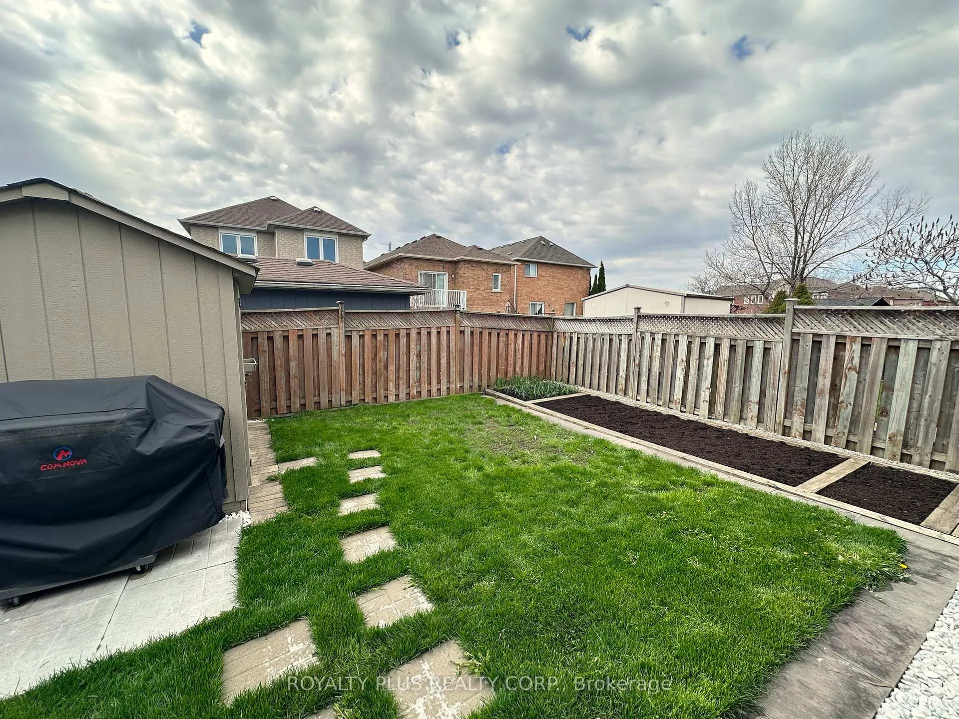 Photo 15 of 156 Villandry Crescent, Vaughan, Maple — HOMEH