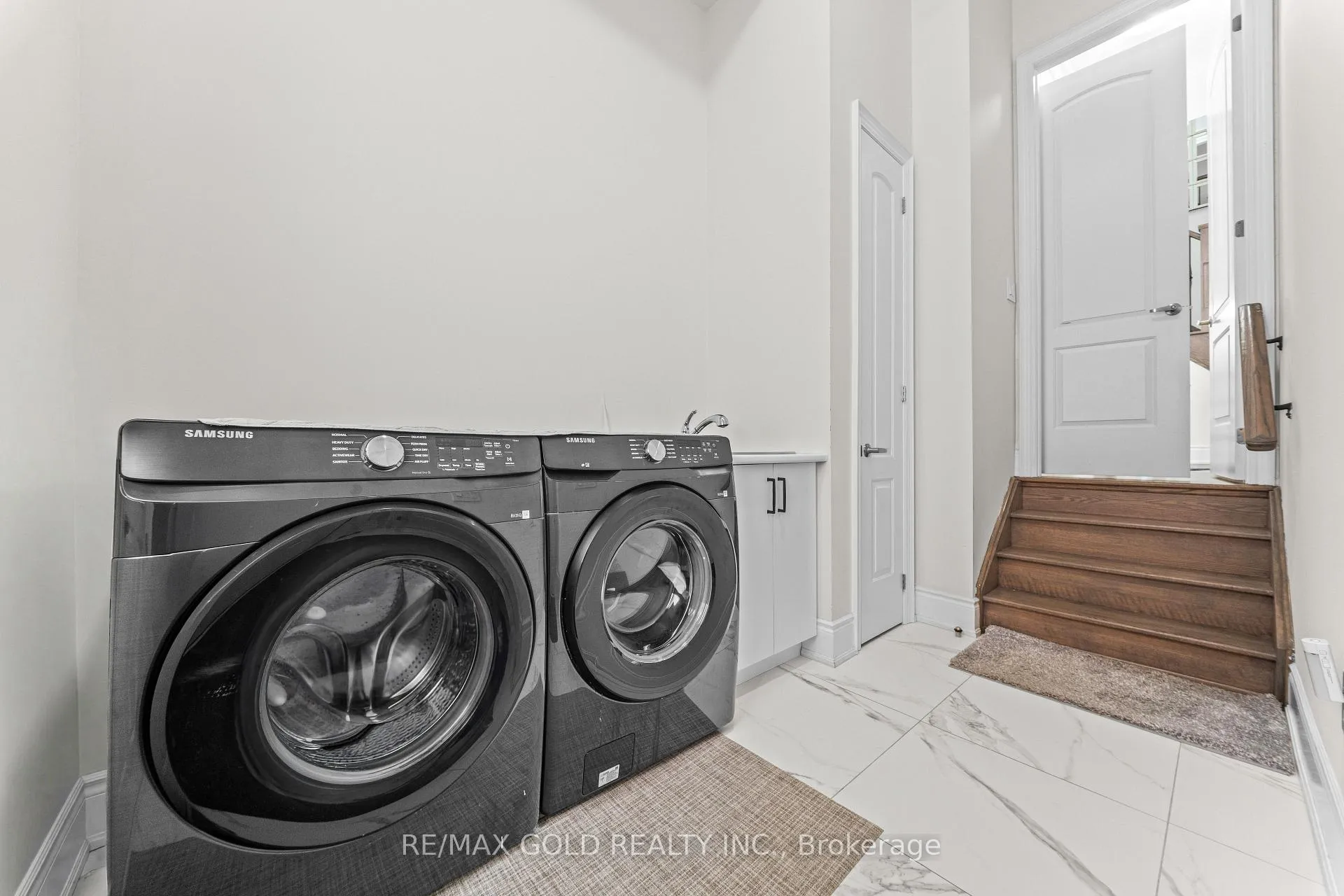 Photo 22 of 41 Daisy Meadow Crescent, Caledon, Caledon East — HOMEH