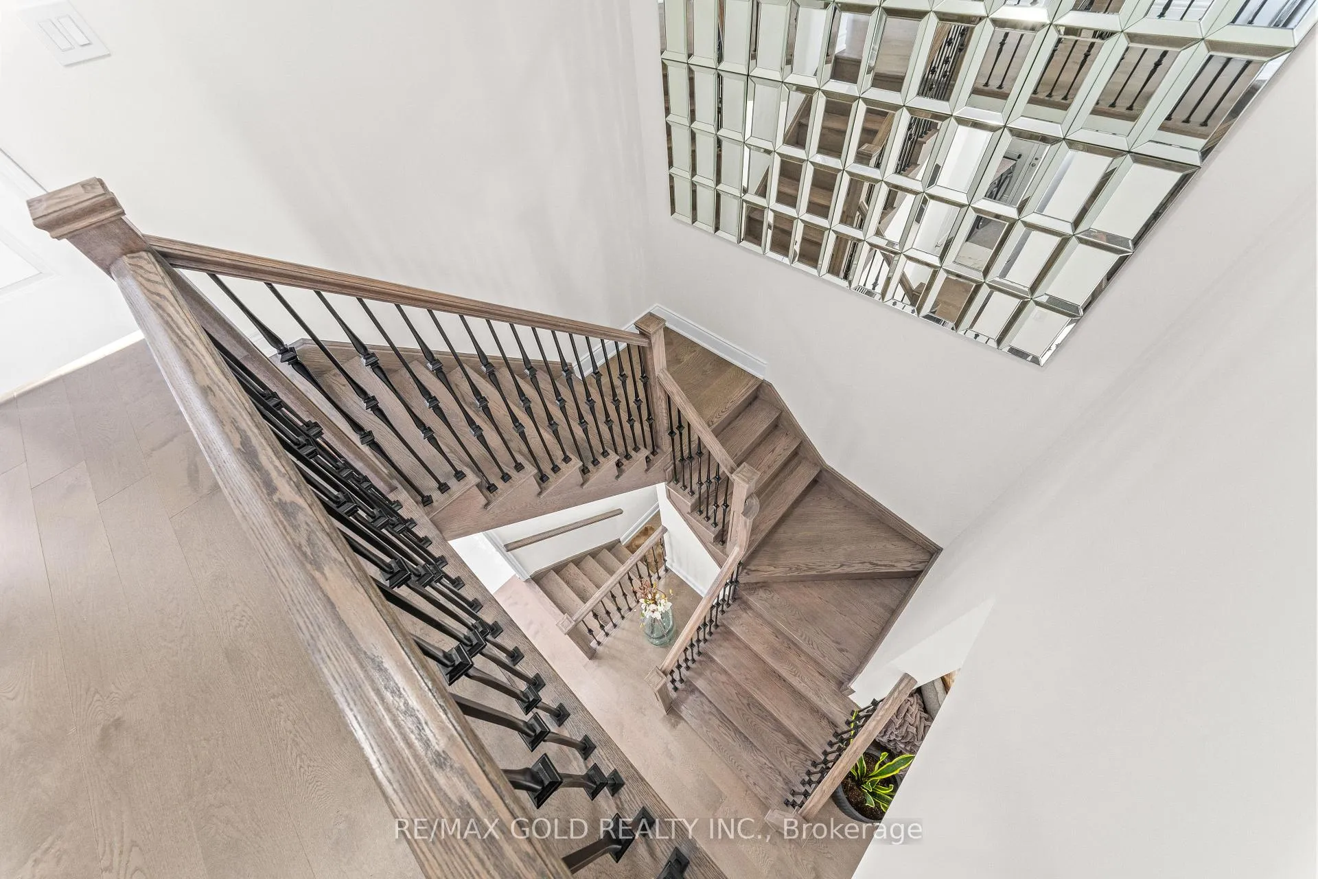 Photo 24 of 41 Daisy Meadow Crescent, Caledon, Caledon East — HOMEH