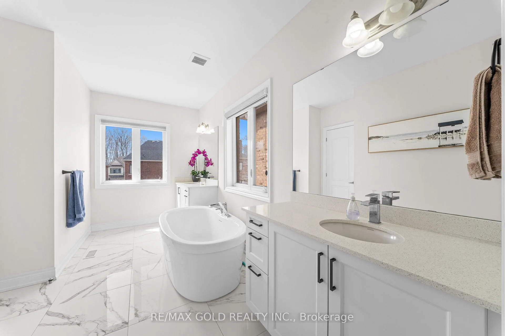 Photo 29 of 41 Daisy Meadow Crescent, Caledon, Caledon East — HOMEH