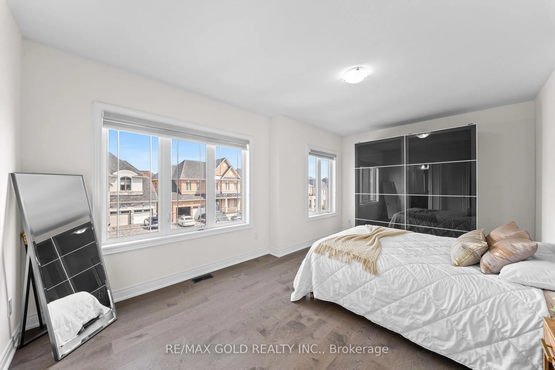 Photo 32 of 41 Daisy Meadow Crescent, Caledon, Caledon East — HOMEH