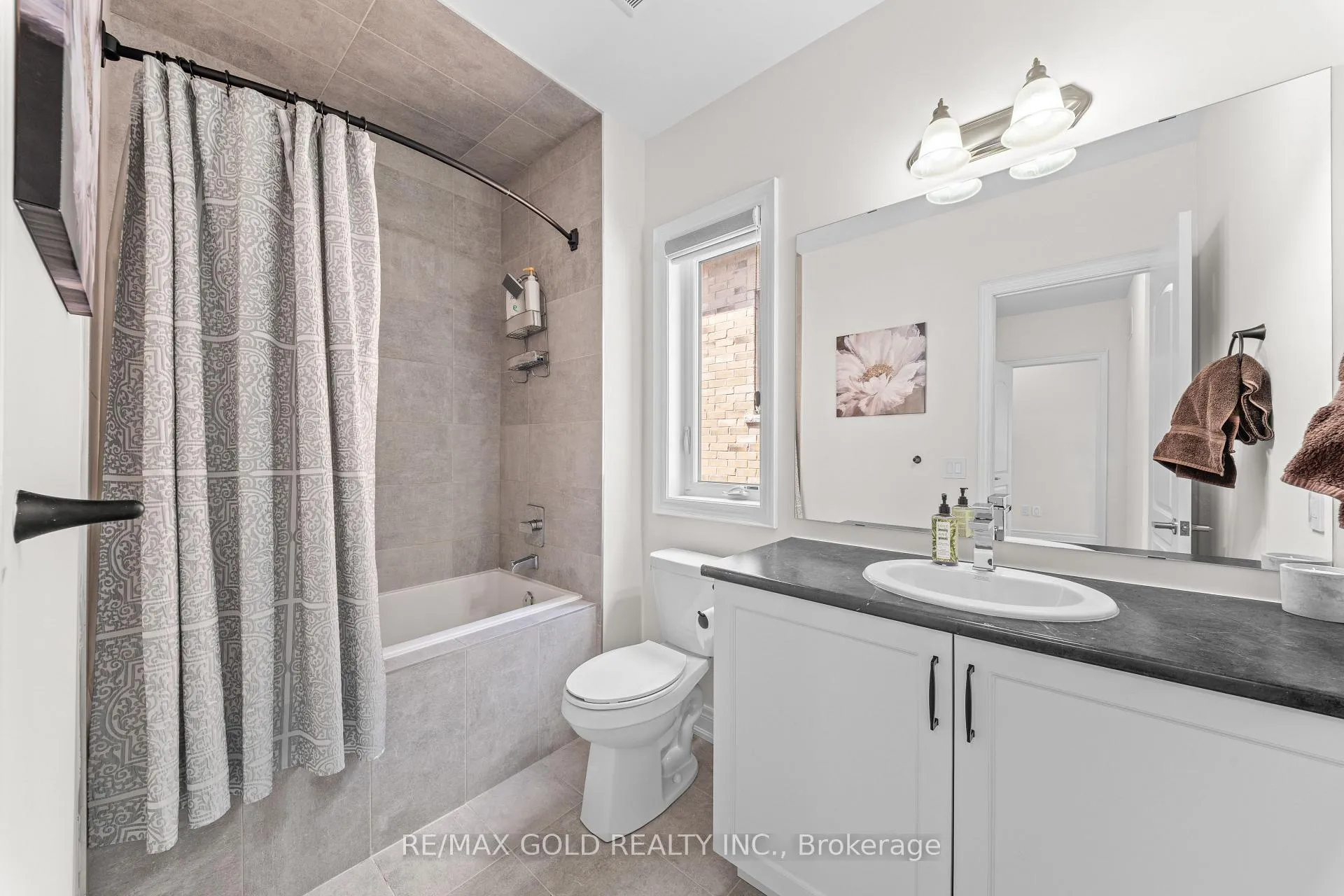 Photo 36 of 41 Daisy Meadow Crescent, Caledon, Caledon East — HOMEH