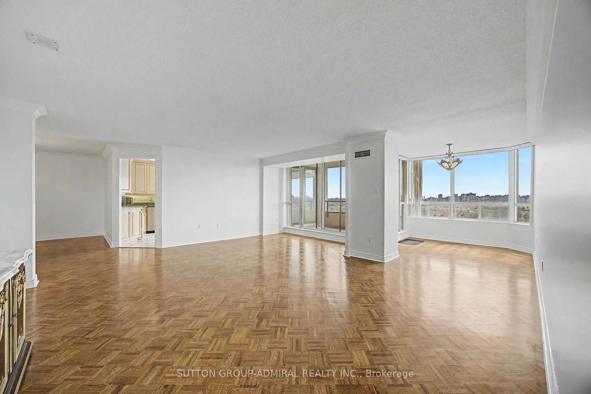 Photo 5 of Unit 1402, 343 Clark Avenue W, Vaughan, Crestwood-Springfarm-Yorkhill — HOMEH