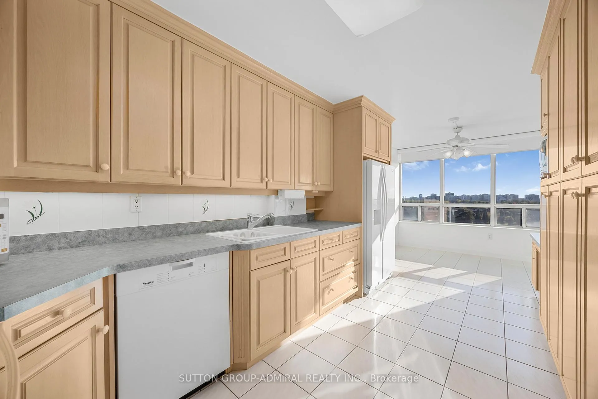 Photo 6 of Unit 1402, 343 Clark Avenue W, Vaughan, Crestwood-Springfarm-Yorkhill — HOMEH