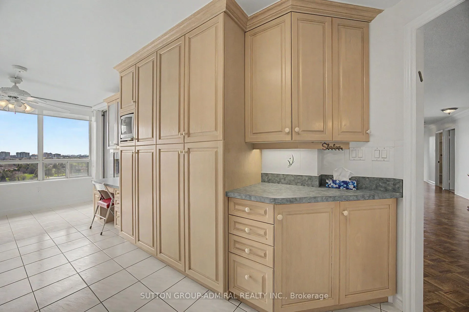 Photo 7 of Unit 1402, 343 Clark Avenue W, Vaughan, Crestwood-Springfarm-Yorkhill — HOMEH