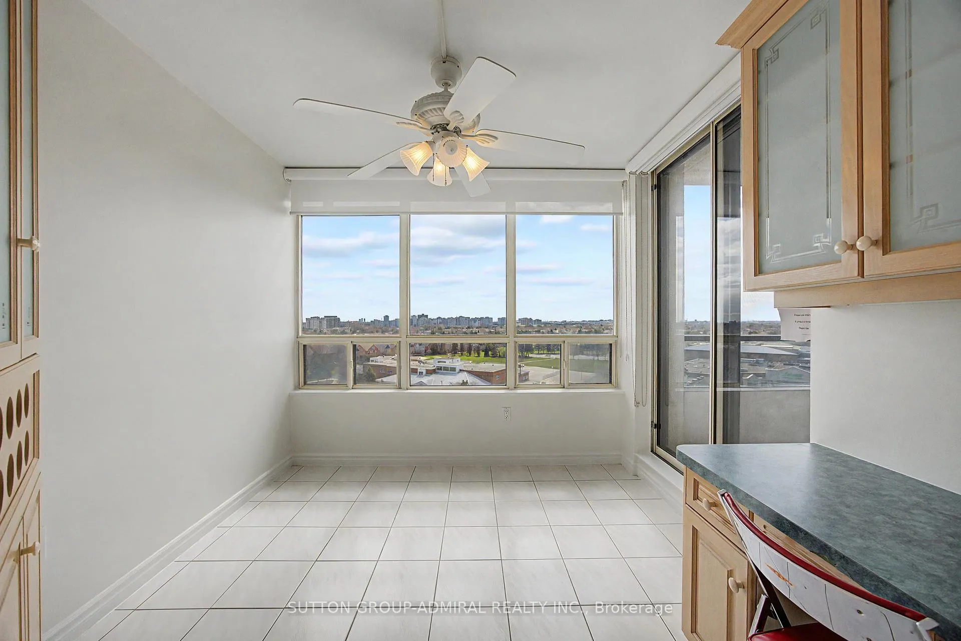 Photo 8 of Unit 1402, 343 Clark Avenue W, Vaughan, Crestwood-Springfarm-Yorkhill — HOMEH