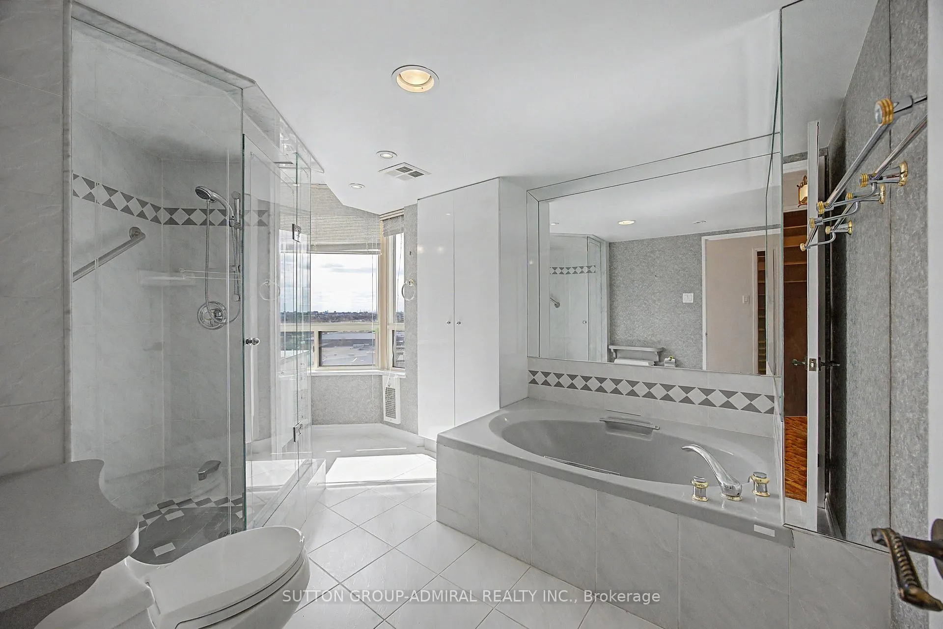 Photo 12 of Unit 1402, 343 Clark Avenue W, Vaughan, Crestwood-Springfarm-Yorkhill — HOMEH