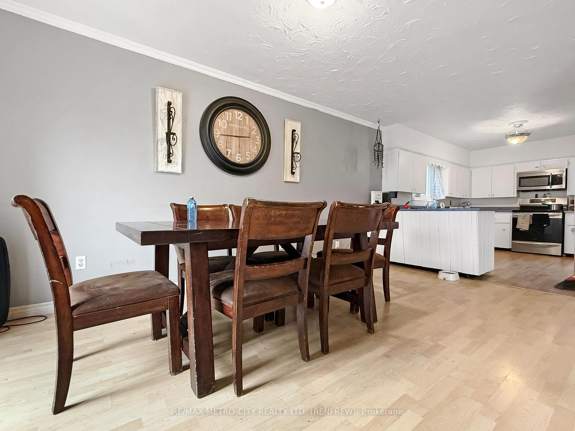 Photo 10 of 467 Dominion Street, Renfrew — HOMEH