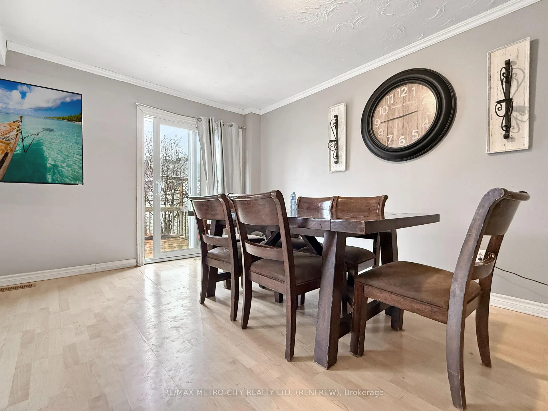 Photo 11 of 467 Dominion Street, Renfrew — HOMEH