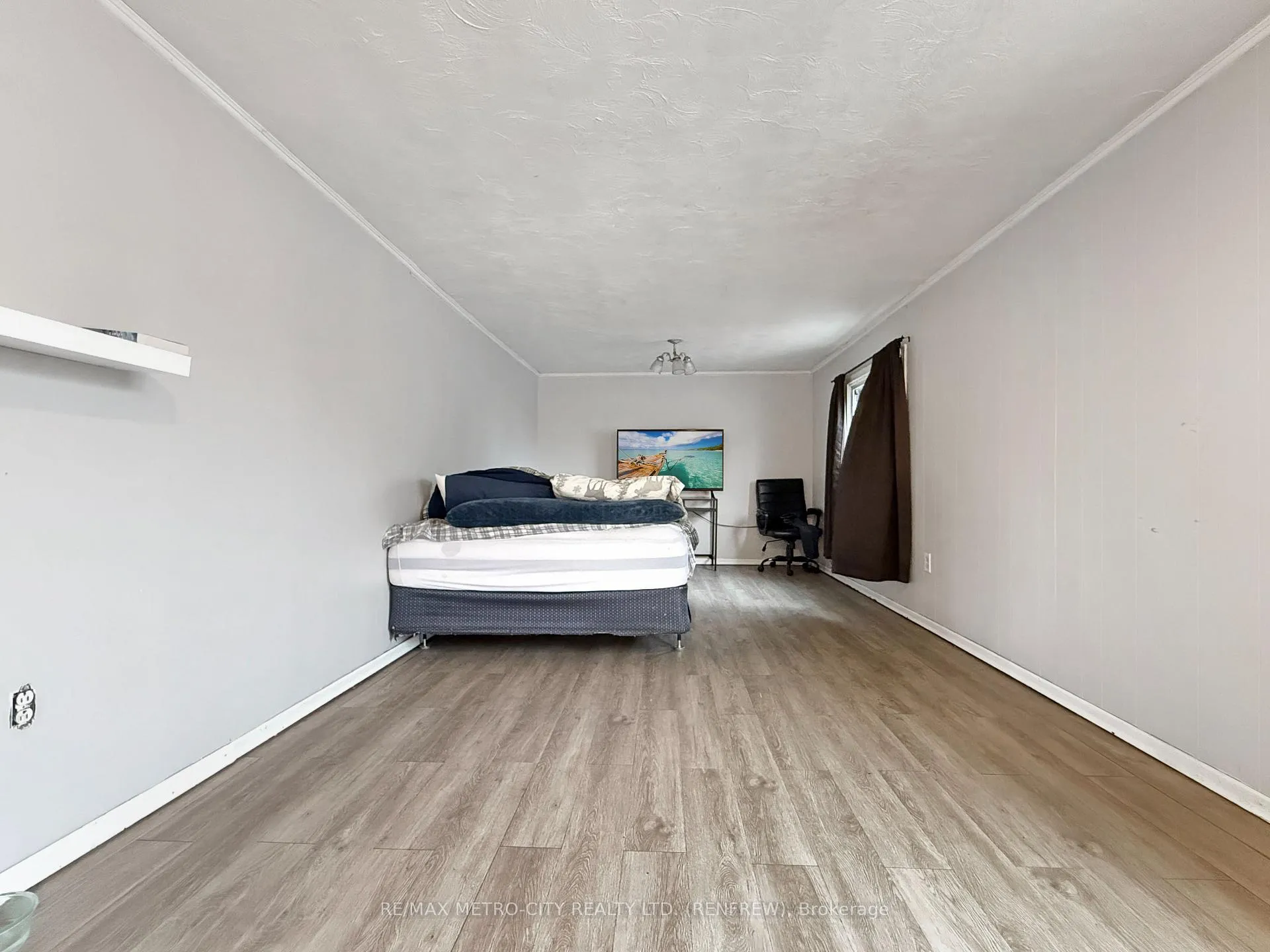 Photo 12 of 467 Dominion Street, Renfrew — HOMEH