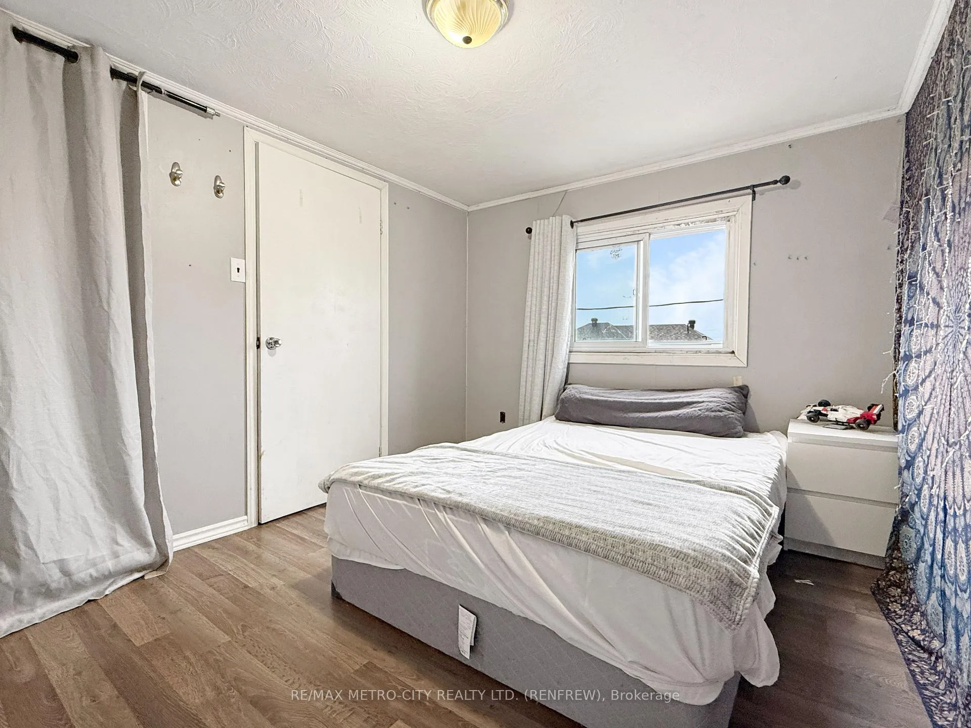 Photo 13 of 467 Dominion Street, Renfrew — HOMEH