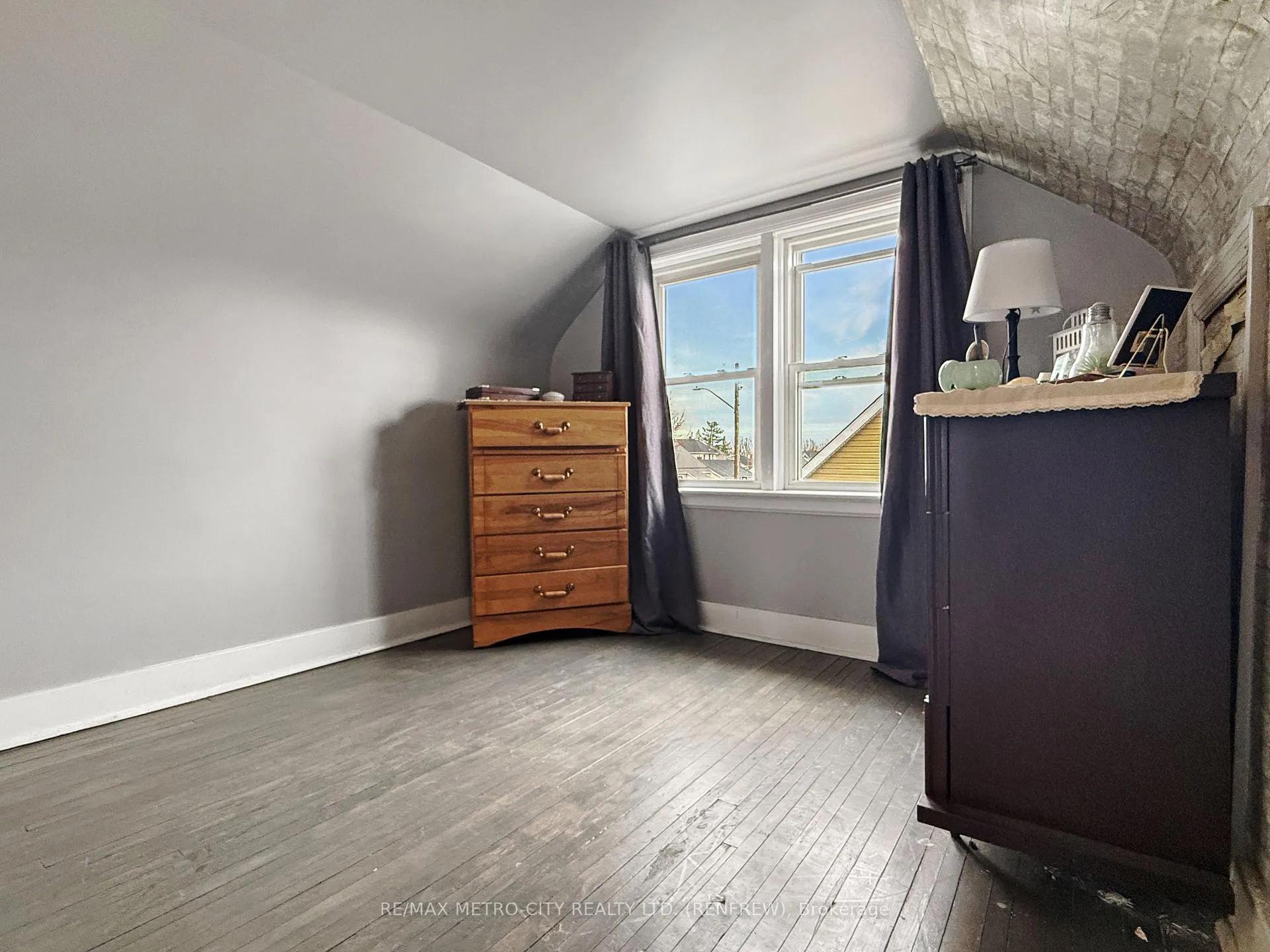 Photo 22 of 467 Dominion Street, Renfrew — HOMEH