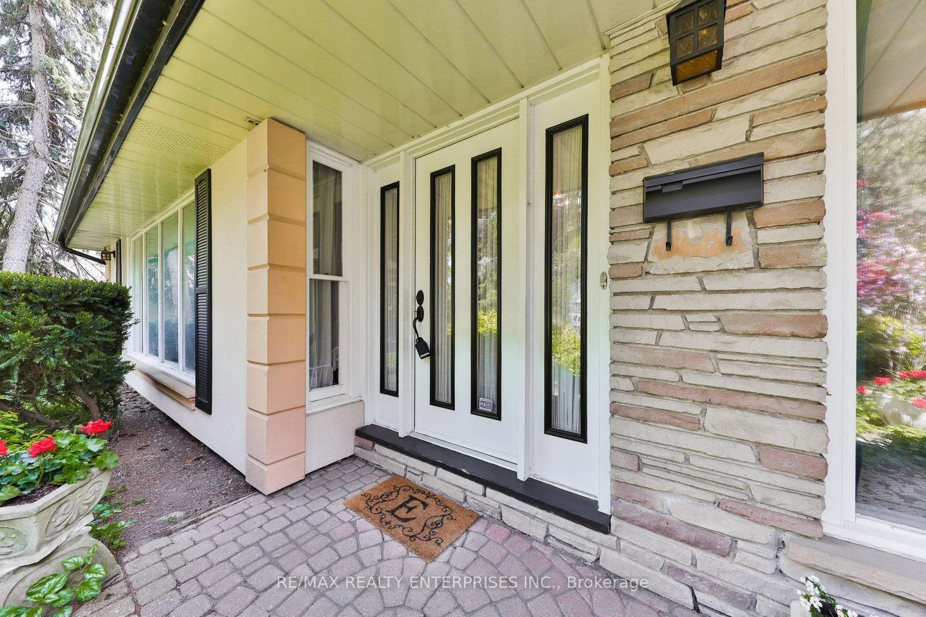 Photo 2 of 1364 Avonbridge Drive, Mississauga, Mineola — HOMEH