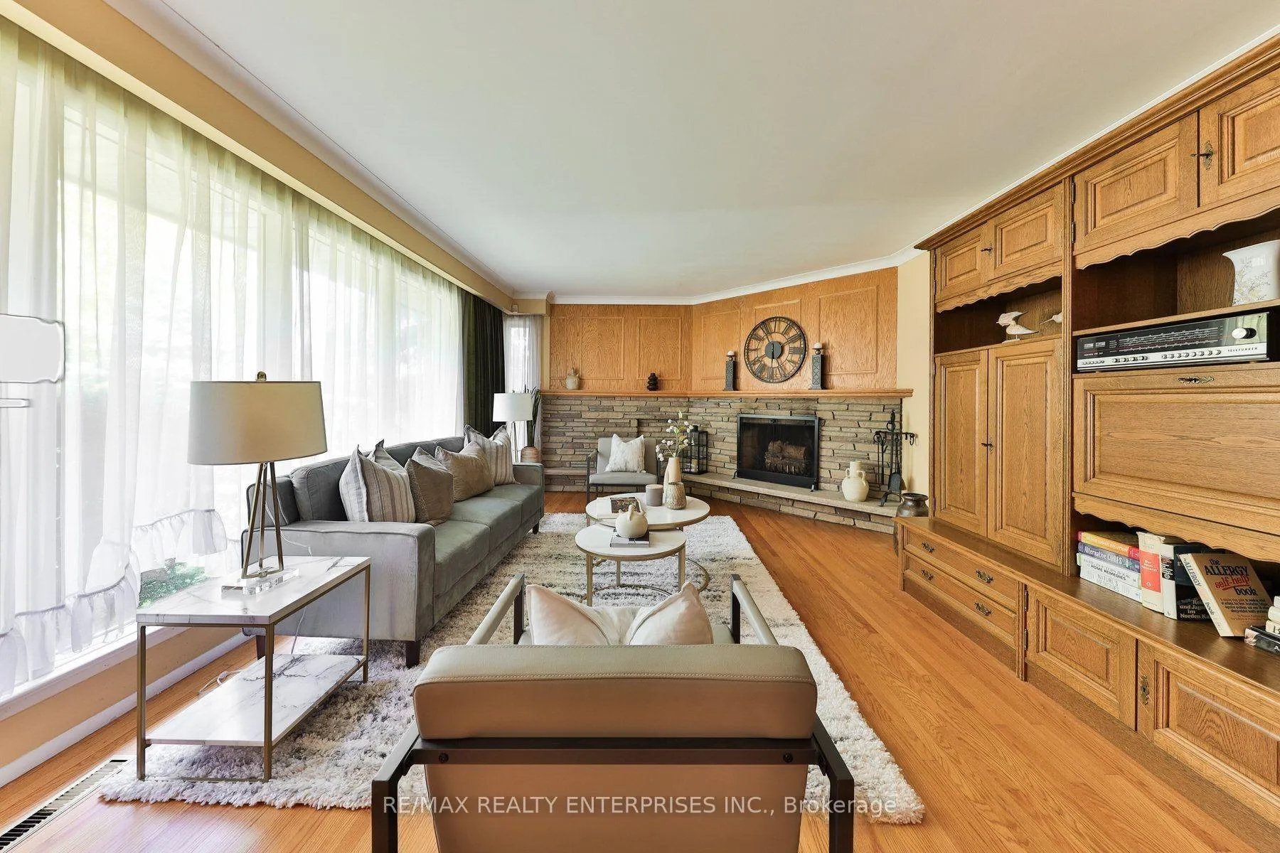 Photo 3 of 1364 Avonbridge Drive, Mississauga, Mineola — HOMEH
