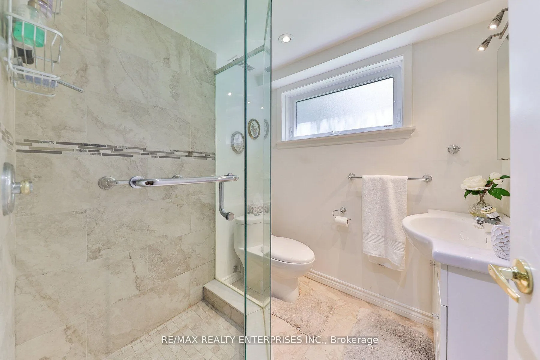 Photo 10 of 1364 Avonbridge Drive, Mississauga, Mineola — HOMEH
