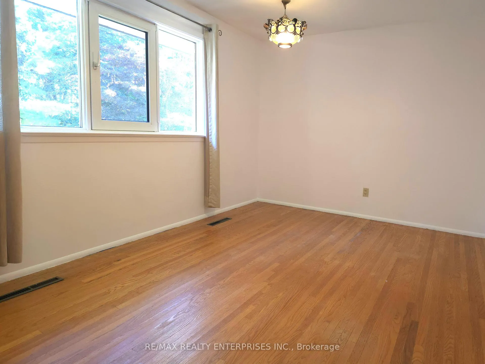 Photo 17 of 1364 Avonbridge Drive, Mississauga, Mineola — HOMEH