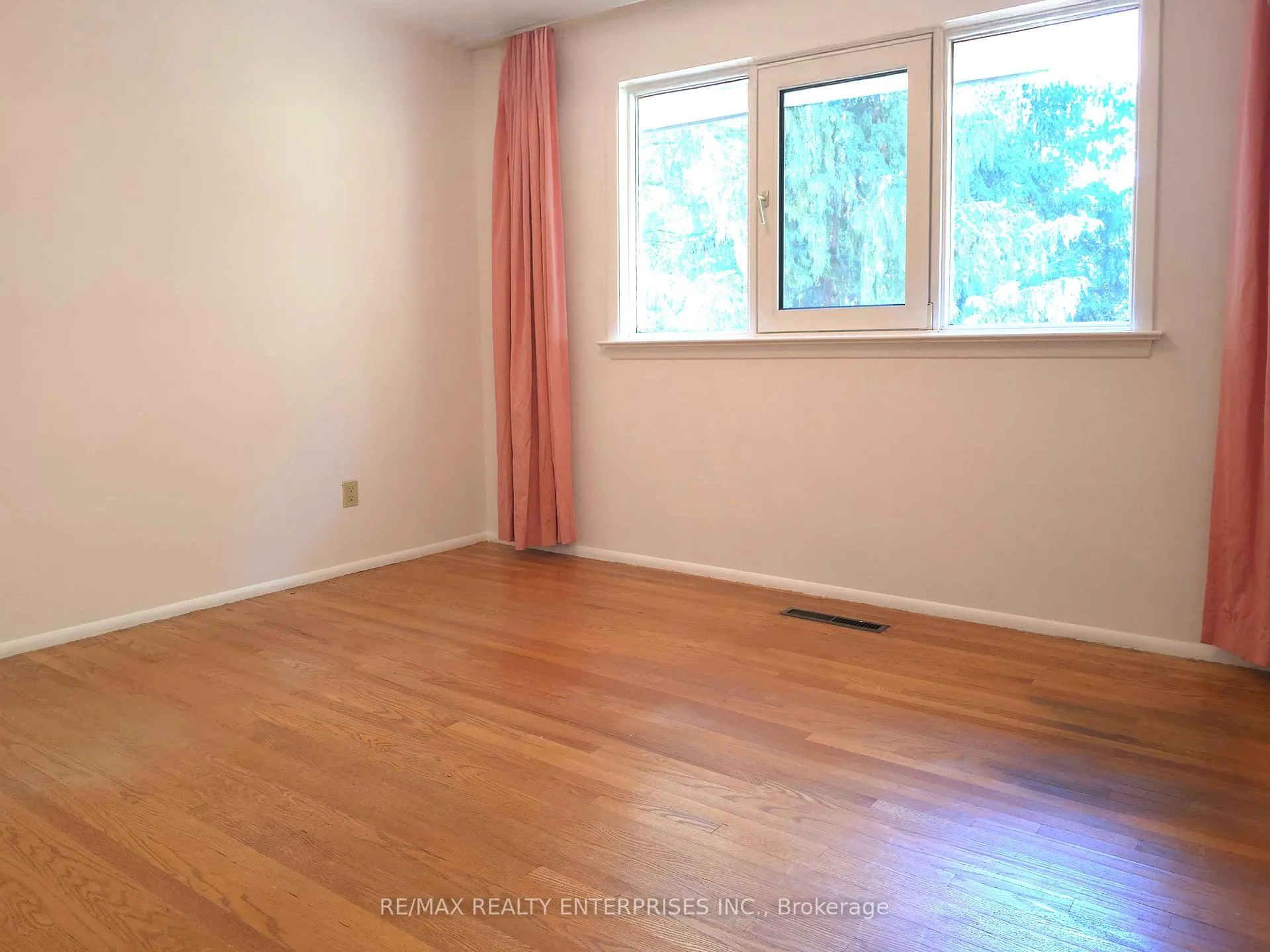 Photo 18 of 1364 Avonbridge Drive, Mississauga, Mineola — HOMEH