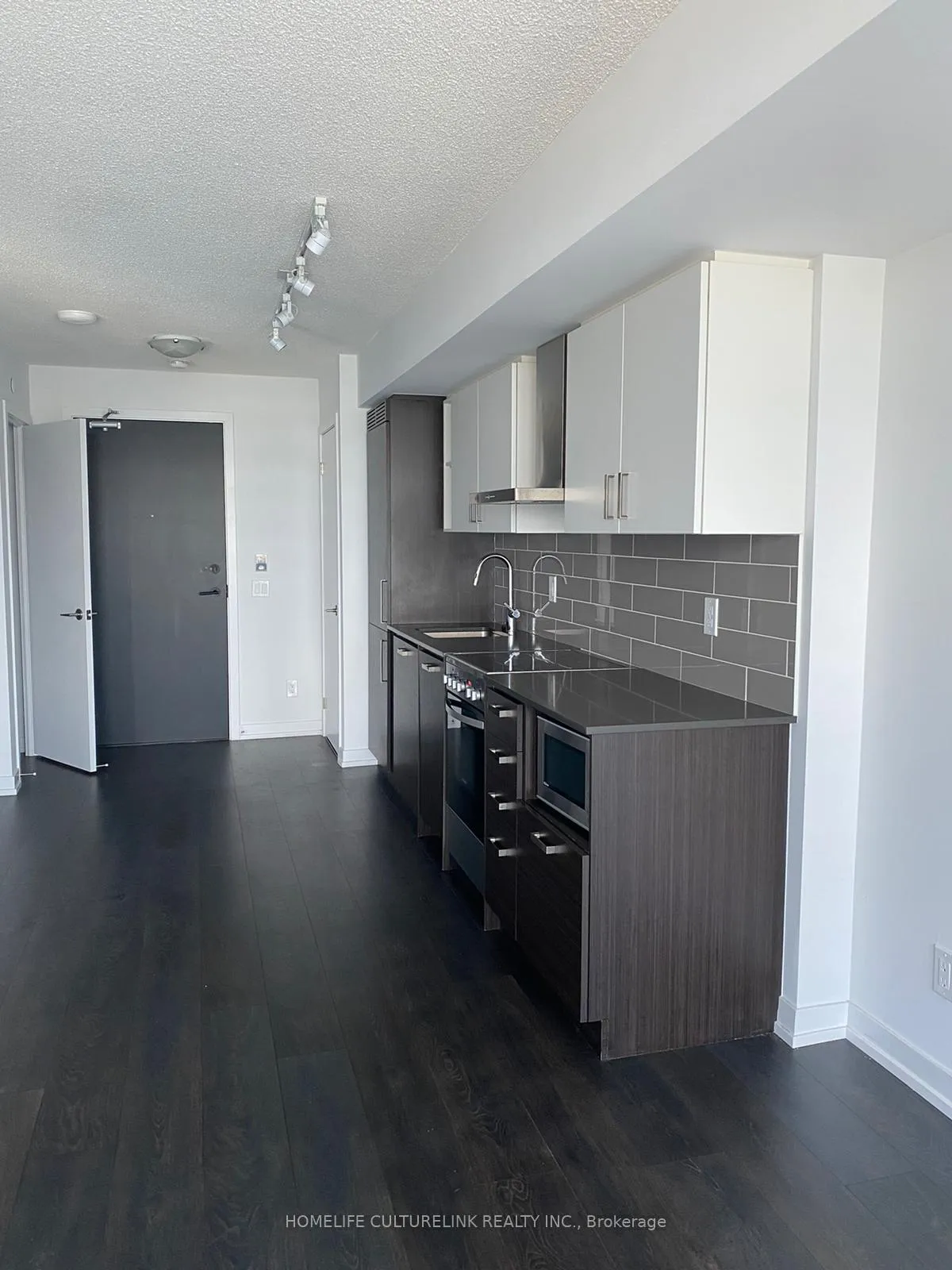 Photo 3 of Unit 2204, 125 Redpath Avenue, Toronto, Mount Pleasant West — HOMEH