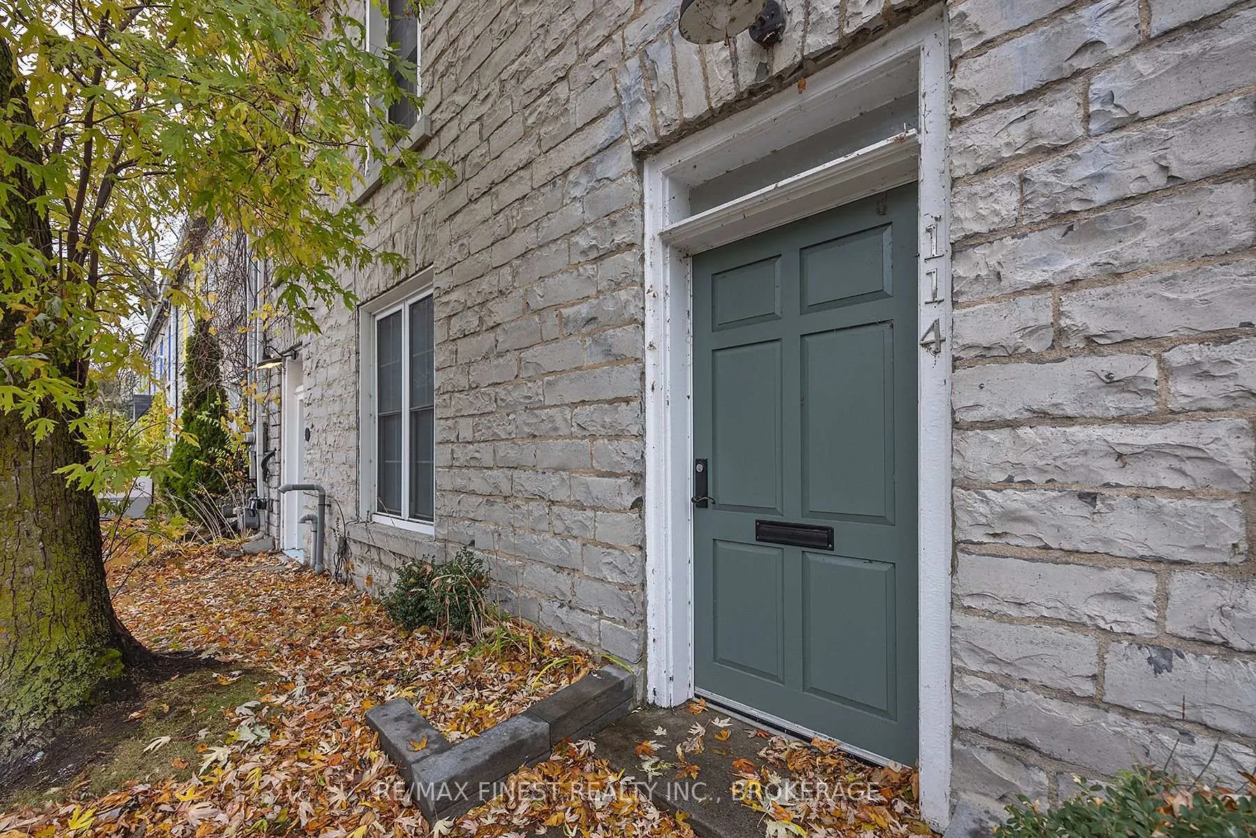 Photo 3 of 114 Yonge Street, Kingston, Central City West — HOMEH