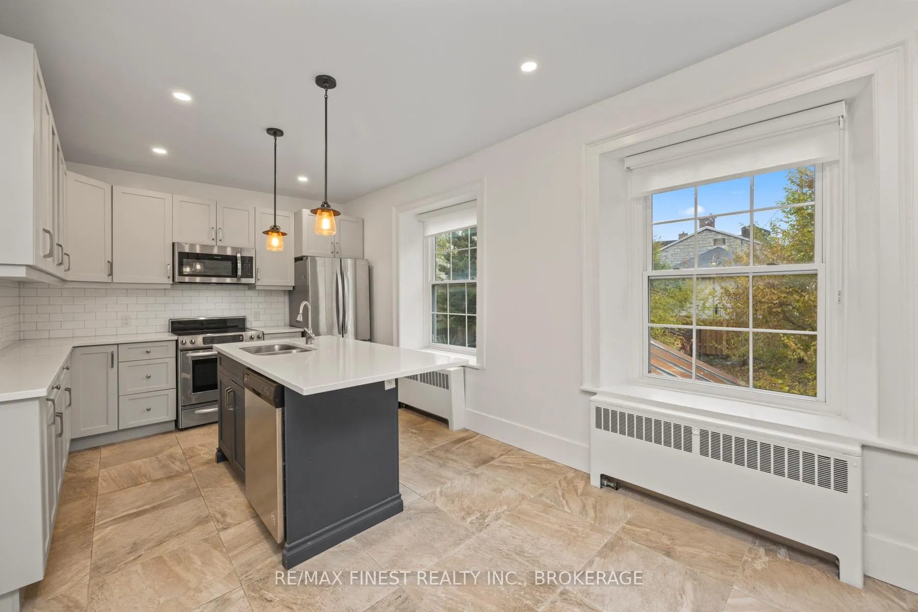 Photo 8 of 114 Yonge Street, Kingston, Central City West — HOMEH