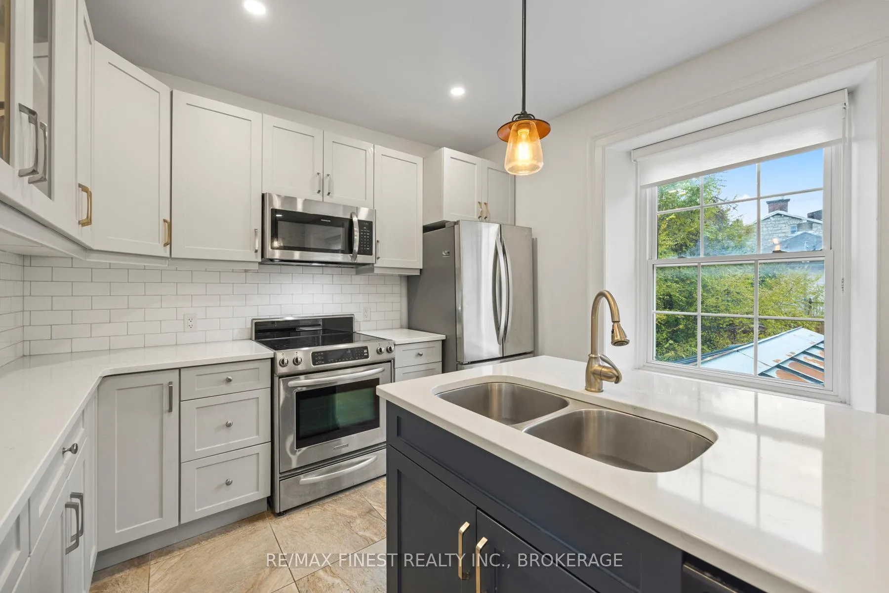 Photo 10 of 114 Yonge Street, Kingston, Central City West — HOMEH