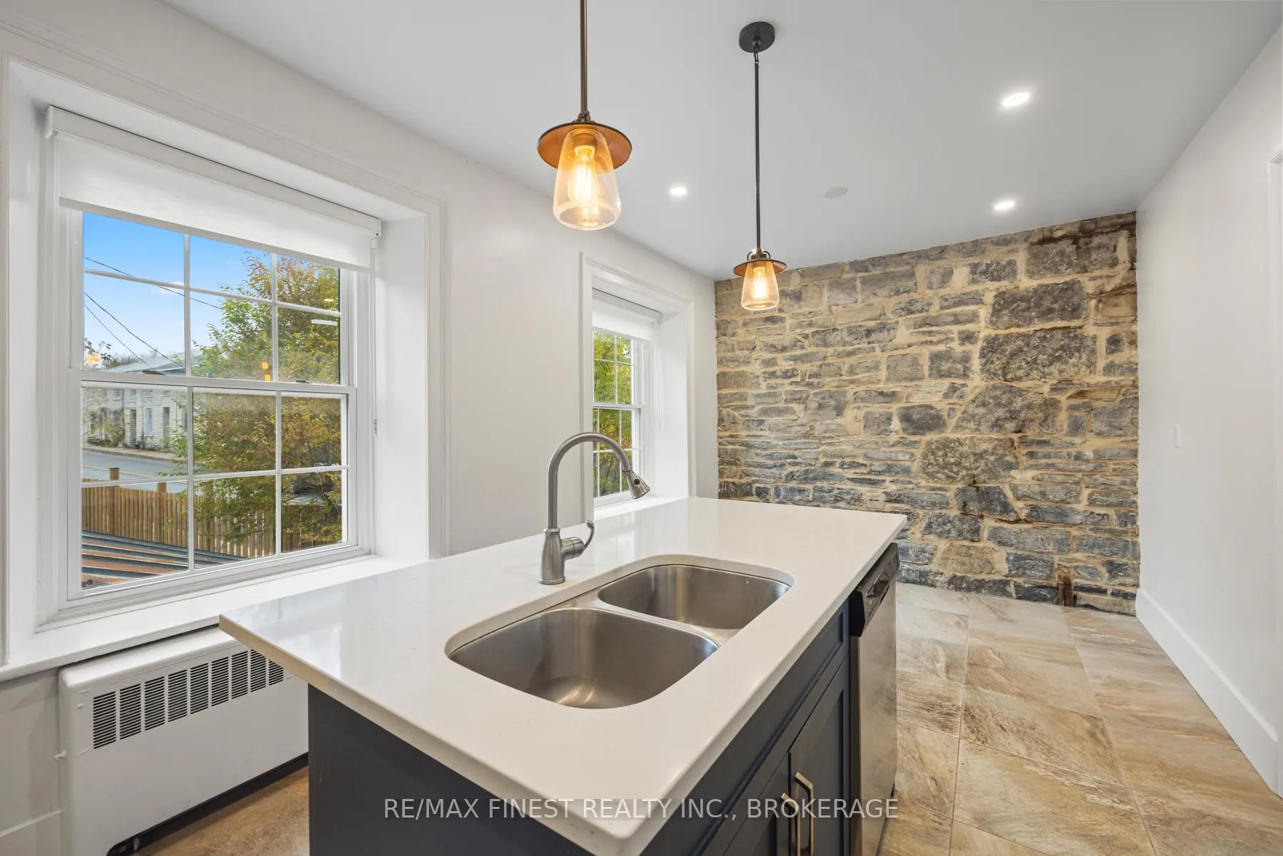 Photo 11 of 114 Yonge Street, Kingston, Central City West — HOMEH