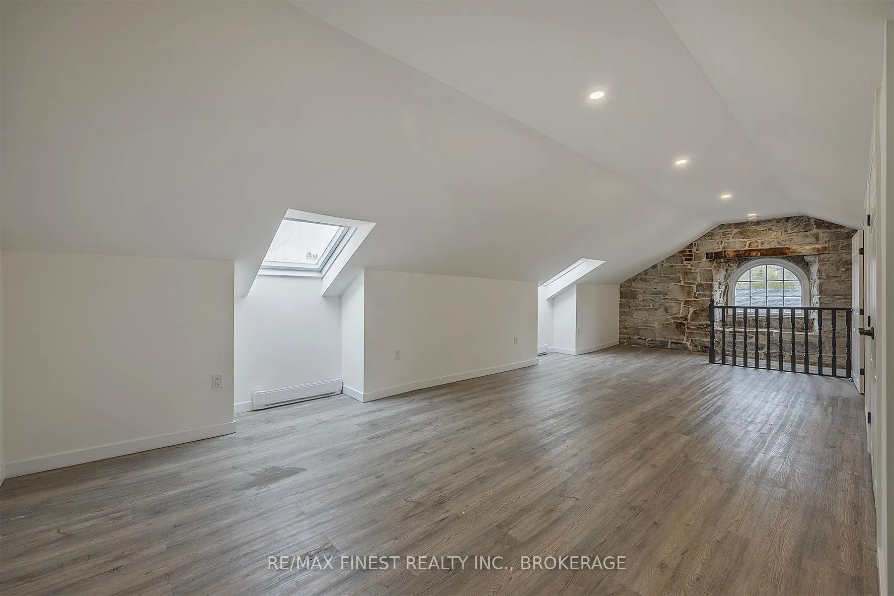 Photo 21 of 114 Yonge Street, Kingston, Central City West — HOMEH