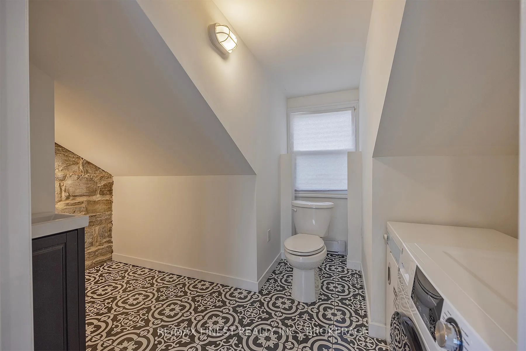 Photo 22 of 114 Yonge Street, Kingston, Central City West — HOMEH