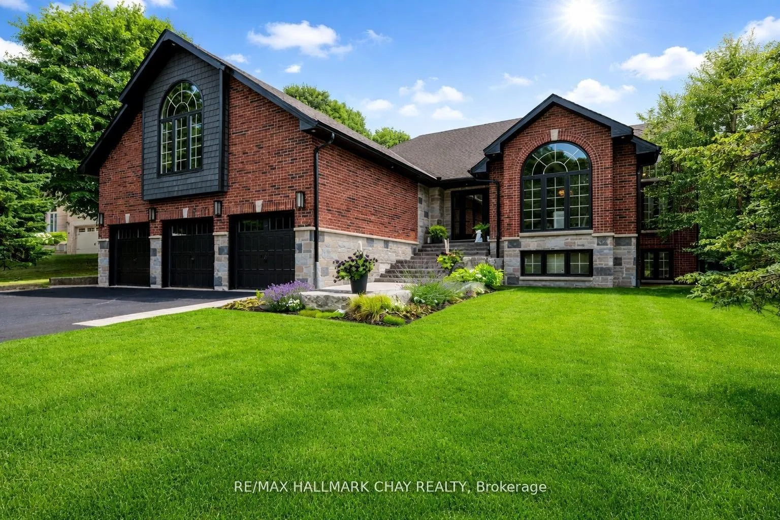 Photo 1 of 32 Forest Hill Drive, Springwater, Midhurst — HOMEH