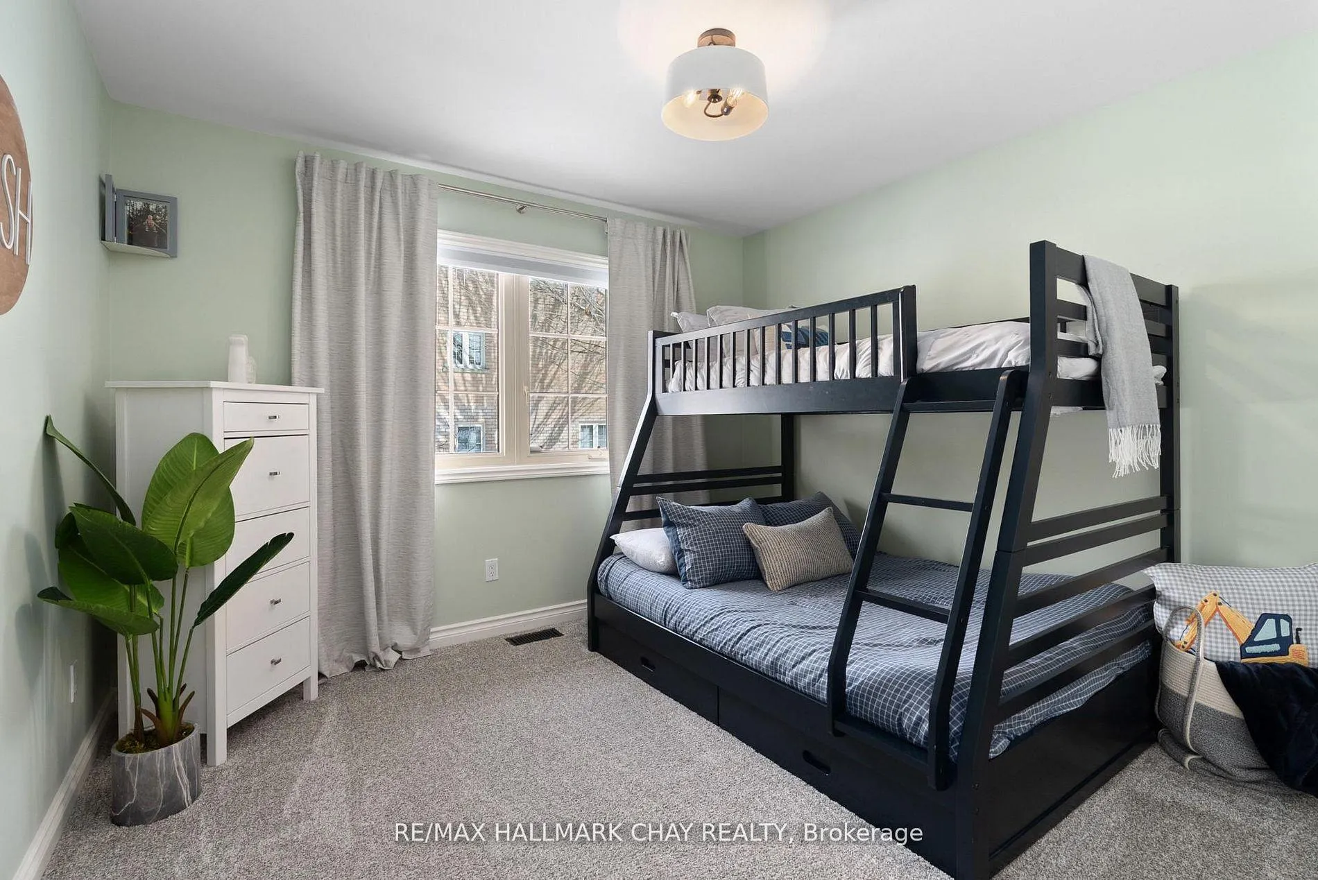Photo 22 of 32 Forest Hill Drive, Springwater, Midhurst — HOMEH