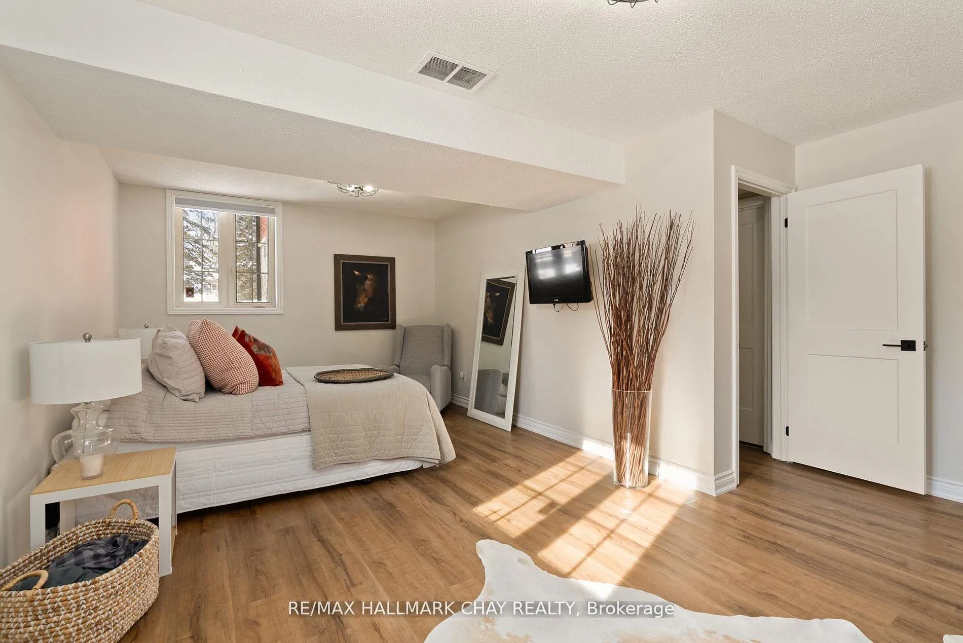 Photo 31 of 32 Forest Hill Drive, Springwater, Midhurst — HOMEH