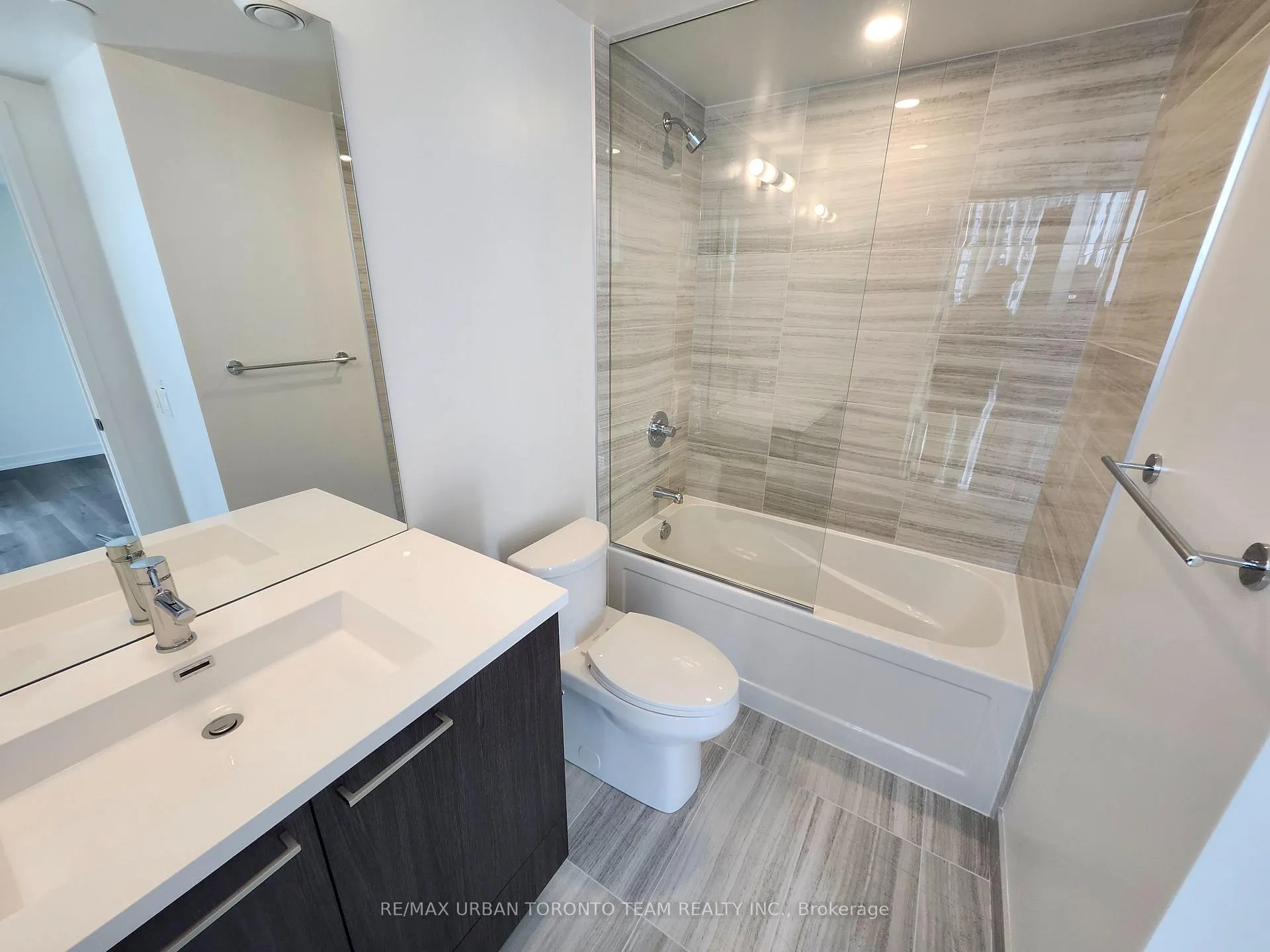 Photo 11 of Unit 3003, 195 Commerce Street, Vaughan, Vaughan Corporate Centre — HOMEH