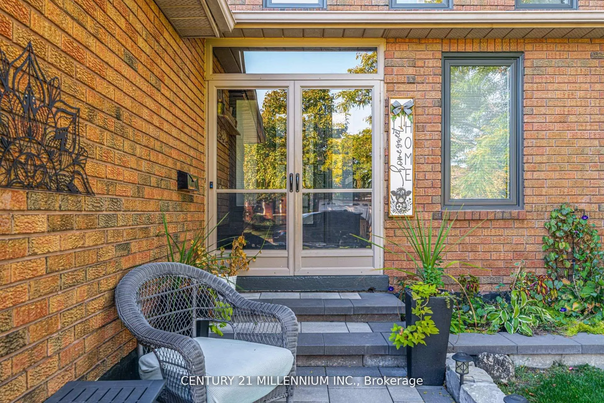 Photo 3 of 28 Bristol Avenue, Brampton, Northwood Park — HOMEH