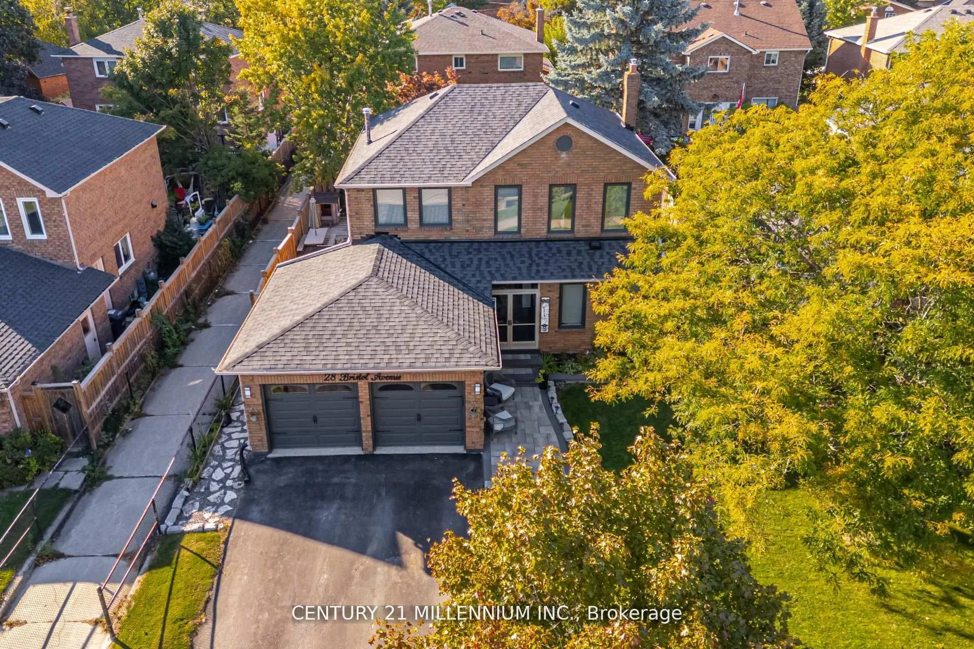 Photo 4 of 28 Bristol Avenue, Brampton, Northwood Park — HOMEH