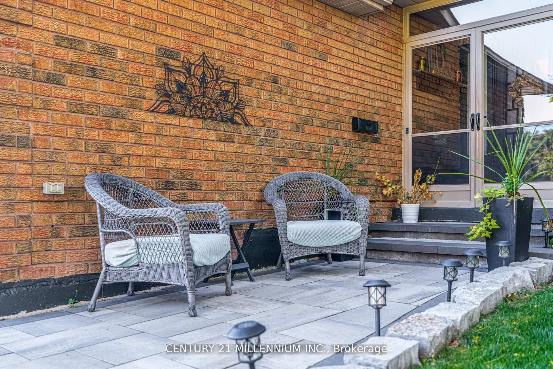 Photo 5 of 28 Bristol Avenue, Brampton, Northwood Park — HOMEH