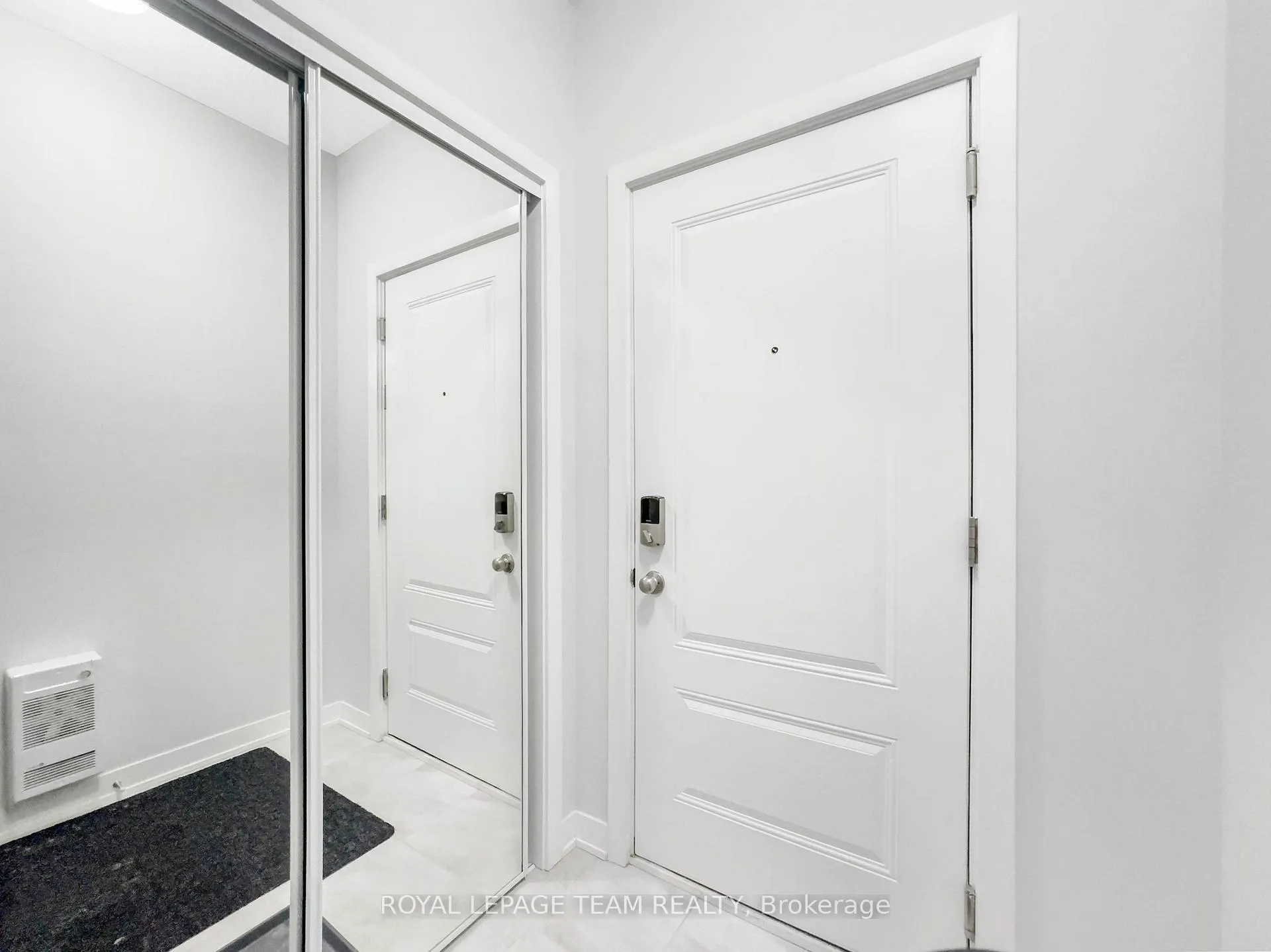 Photo 3 of 1018 Parnian Private, Ottawa, Barrhaven - Half Moon Bay — HOMEH