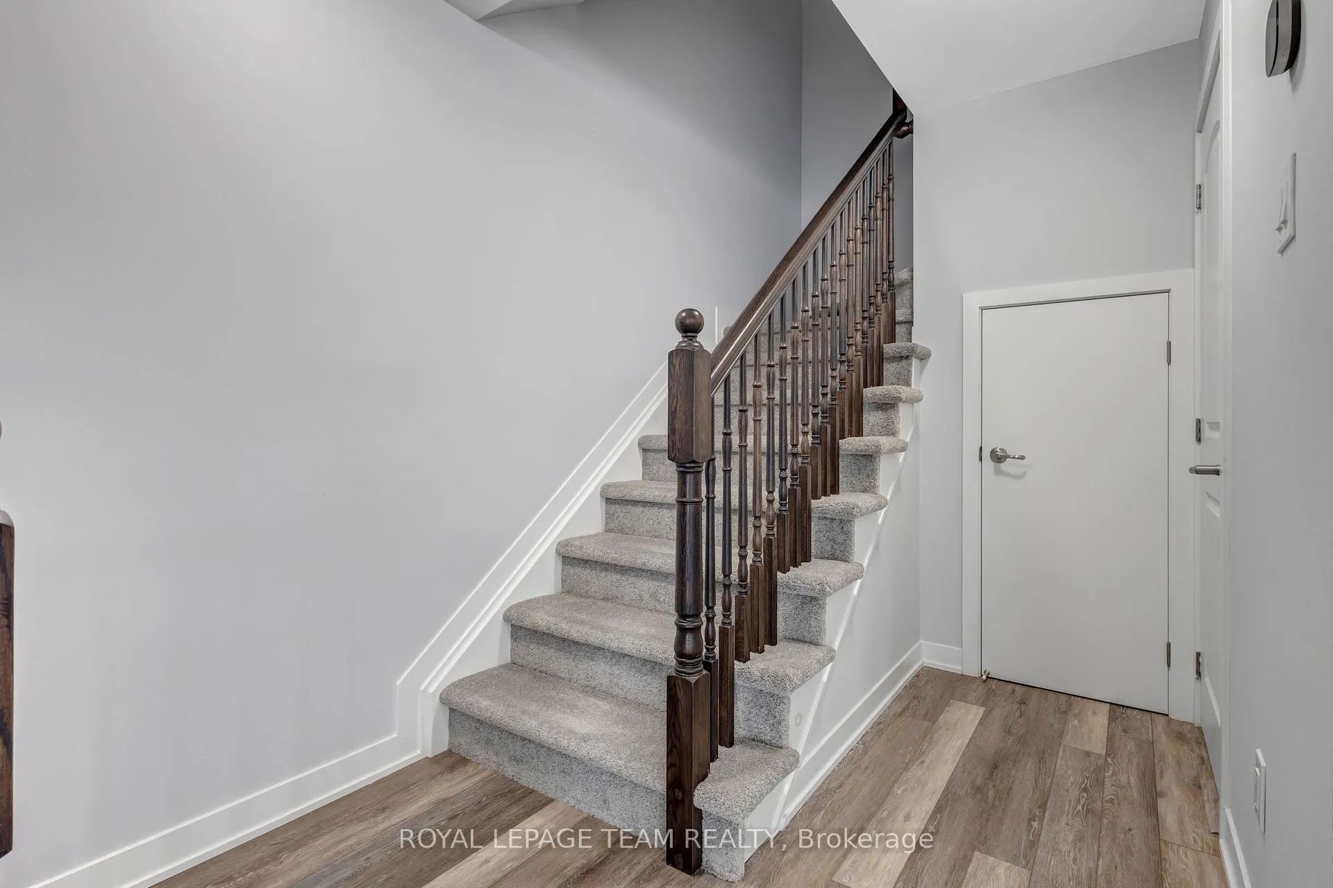 Photo 4 of 1018 Parnian Private, Ottawa, Barrhaven - Half Moon Bay — HOMEH