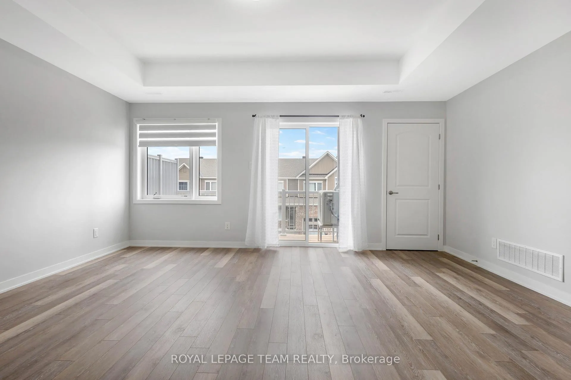 Photo 6 of 1018 Parnian Private, Ottawa, Barrhaven - Half Moon Bay — HOMEH