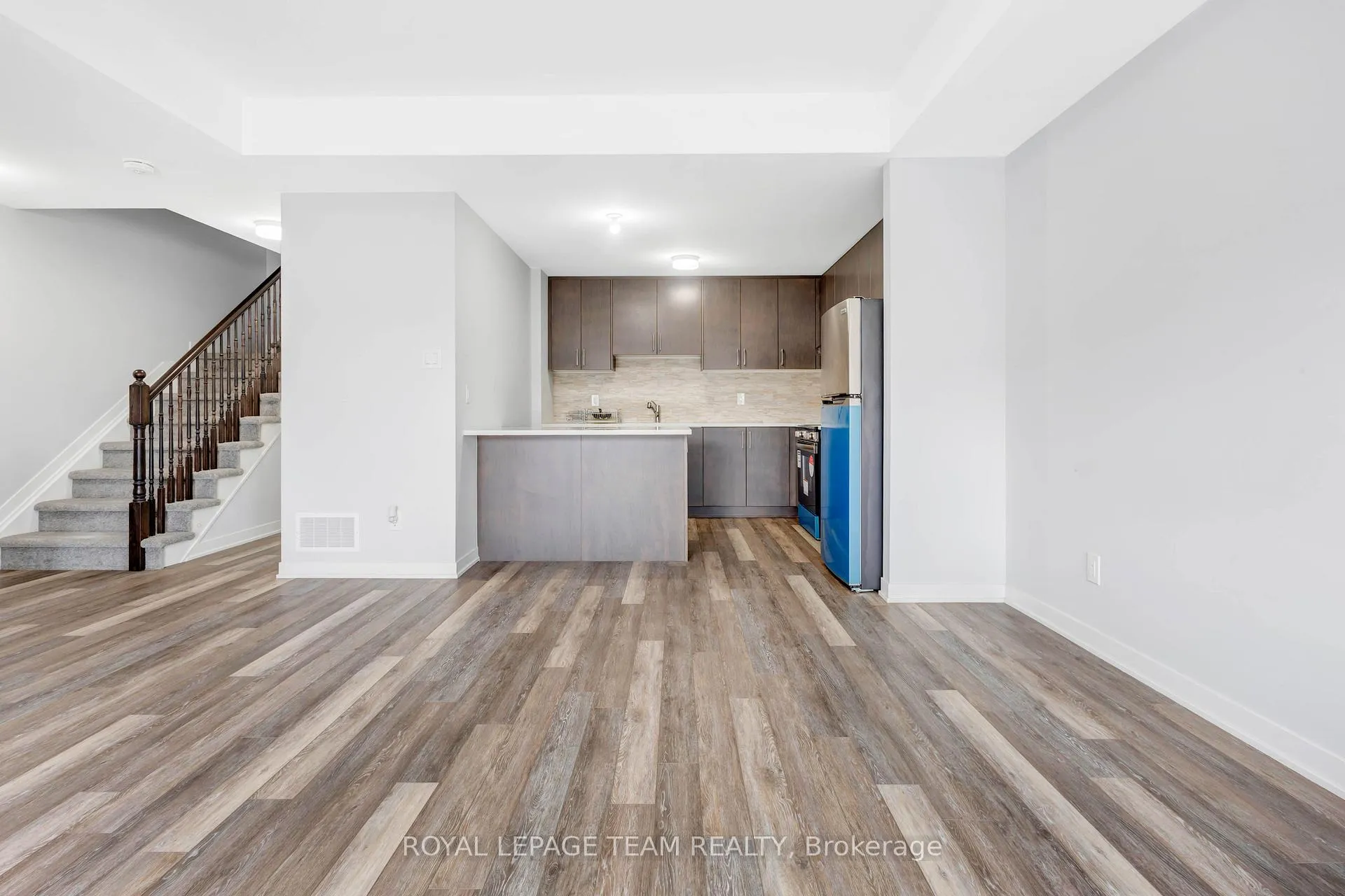 Photo 8 of 1018 Parnian Private, Ottawa, Barrhaven - Half Moon Bay — HOMEH