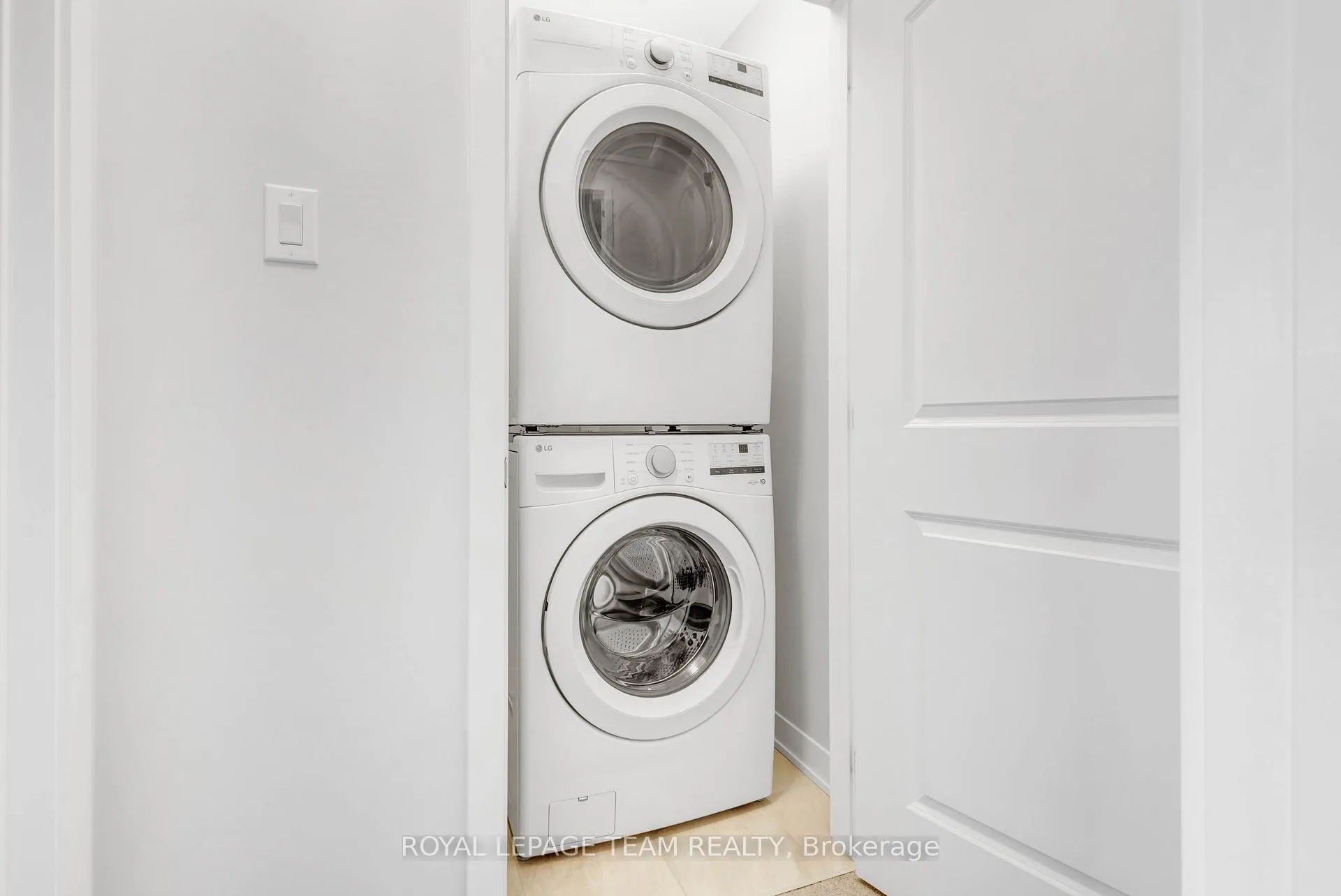 Photo 18 of 1018 Parnian Private, Ottawa, Barrhaven - Half Moon Bay — HOMEH