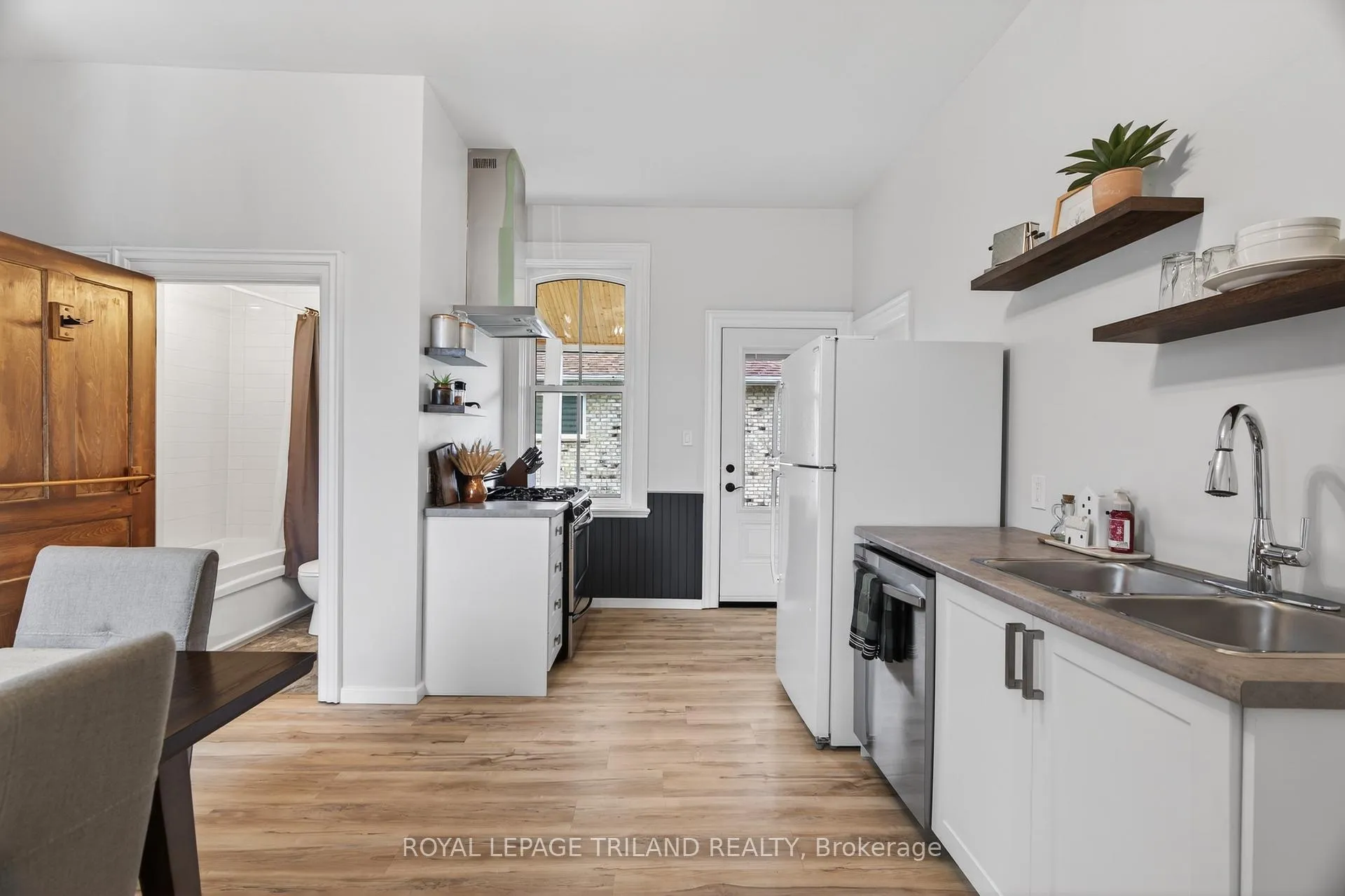 Photo 28 of 492 Victoria Street, Warwick, Watford — HOMEH