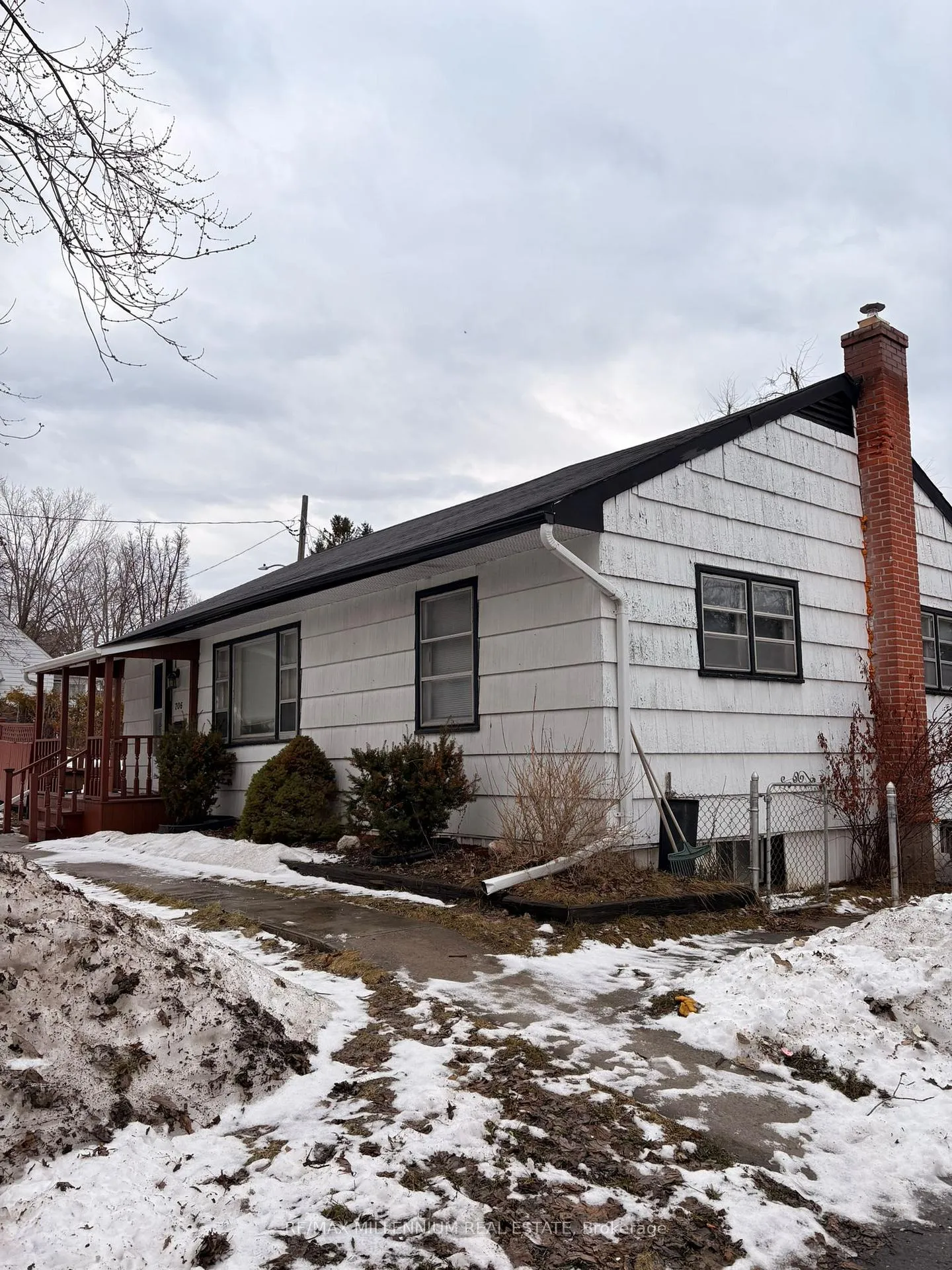 Photo 2 of 706 Fairbairn Street, Peterborough, Northcrest Ward 5 — HOMEH