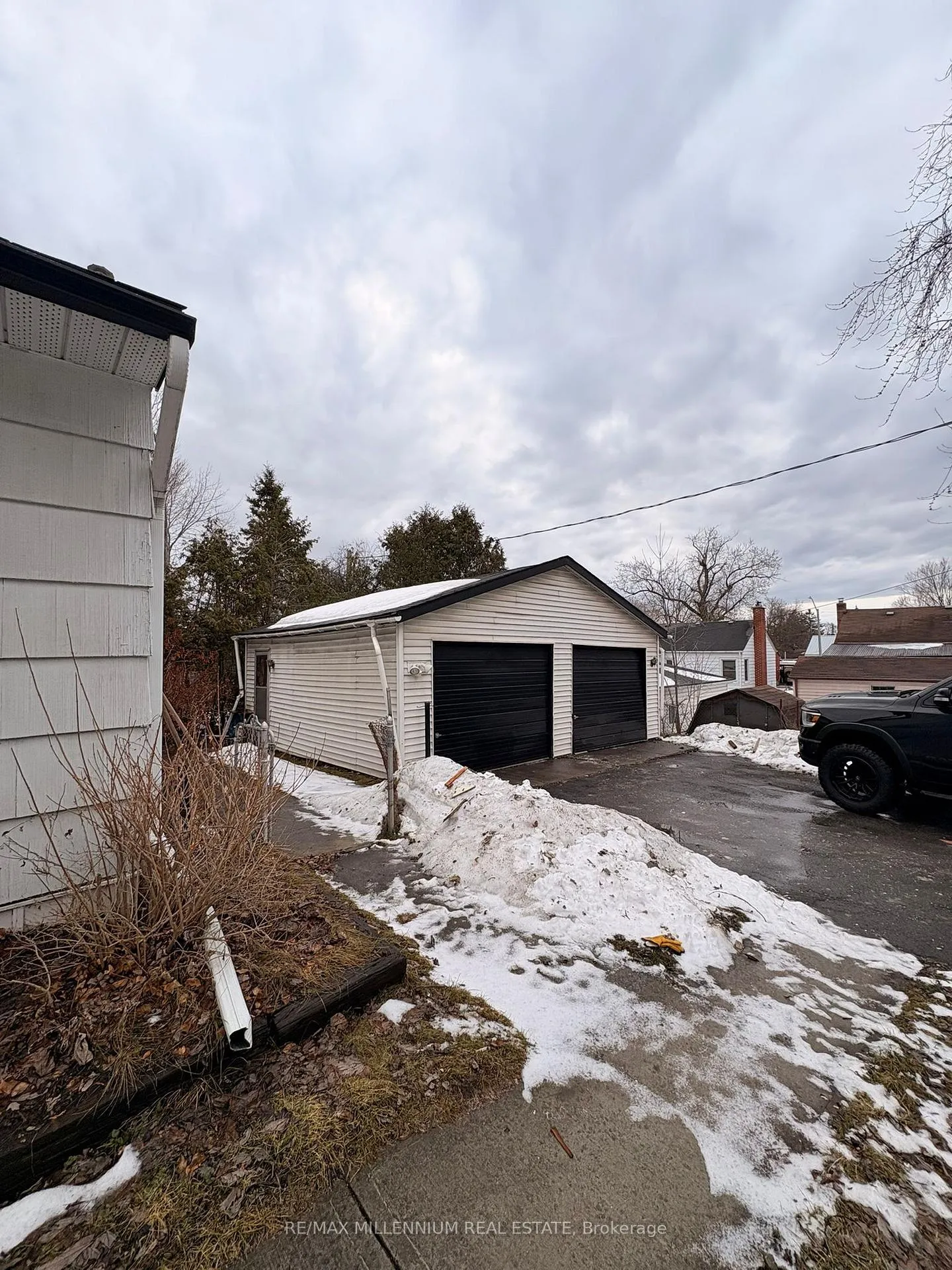 Photo 3 of 706 Fairbairn Street, Peterborough, Northcrest Ward 5 — HOMEH