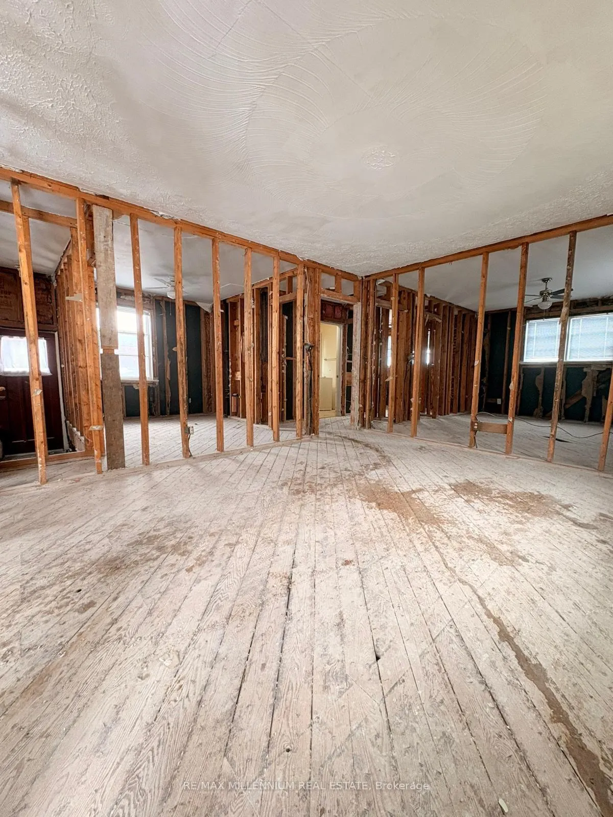 Photo 4 of 706 Fairbairn Street, Peterborough, Northcrest Ward 5 — HOMEH