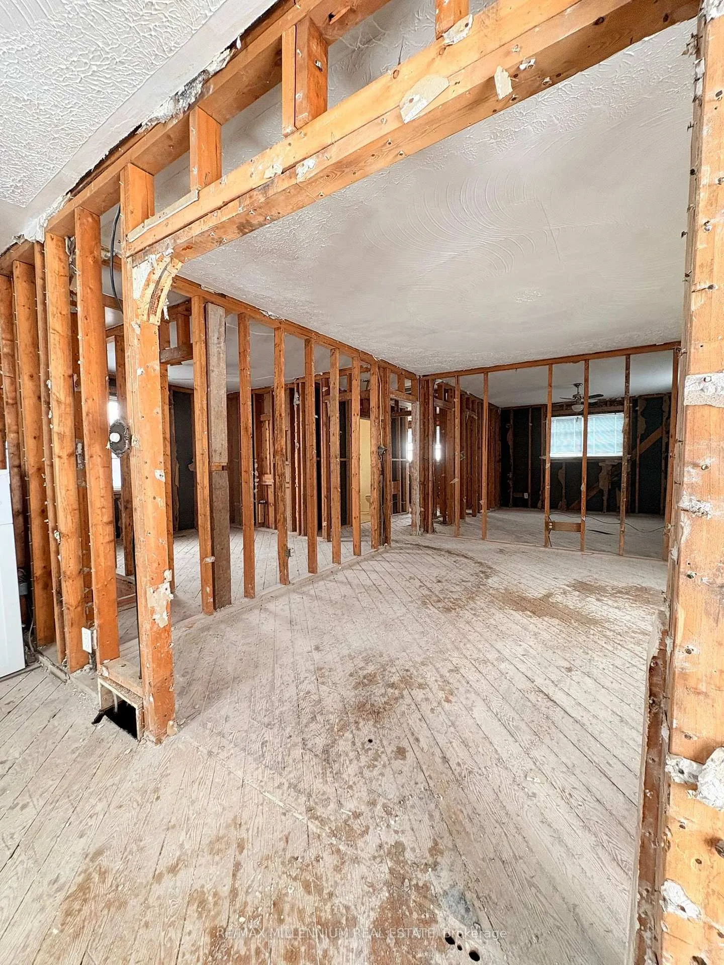 Photo 7 of 706 Fairbairn Street, Peterborough, Northcrest Ward 5 — HOMEH