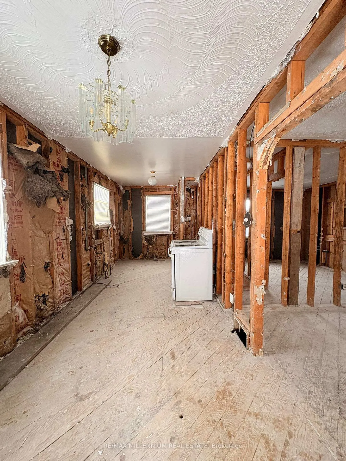 Photo 9 of 706 Fairbairn Street, Peterborough, Northcrest Ward 5 — HOMEH