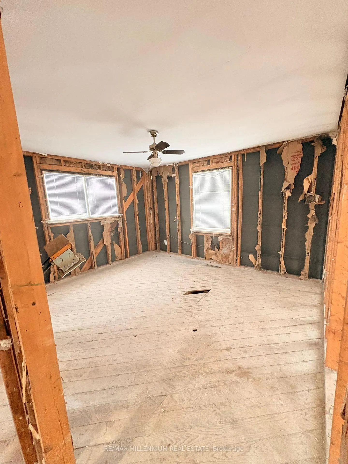 Photo 10 of 706 Fairbairn Street, Peterborough, Northcrest Ward 5 — HOMEH