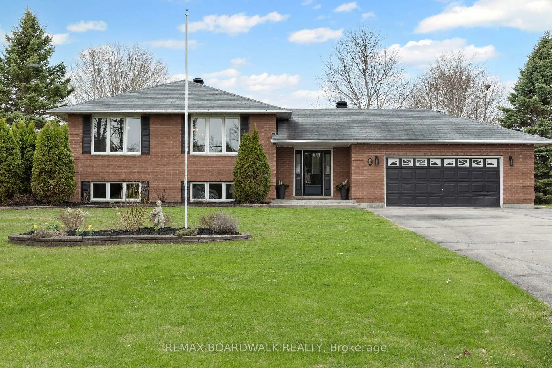 Photo 3 of 14 Davis Lane, Rideau Lakes, Rideau Lakes (South Elmsley) Twp — HOMEH