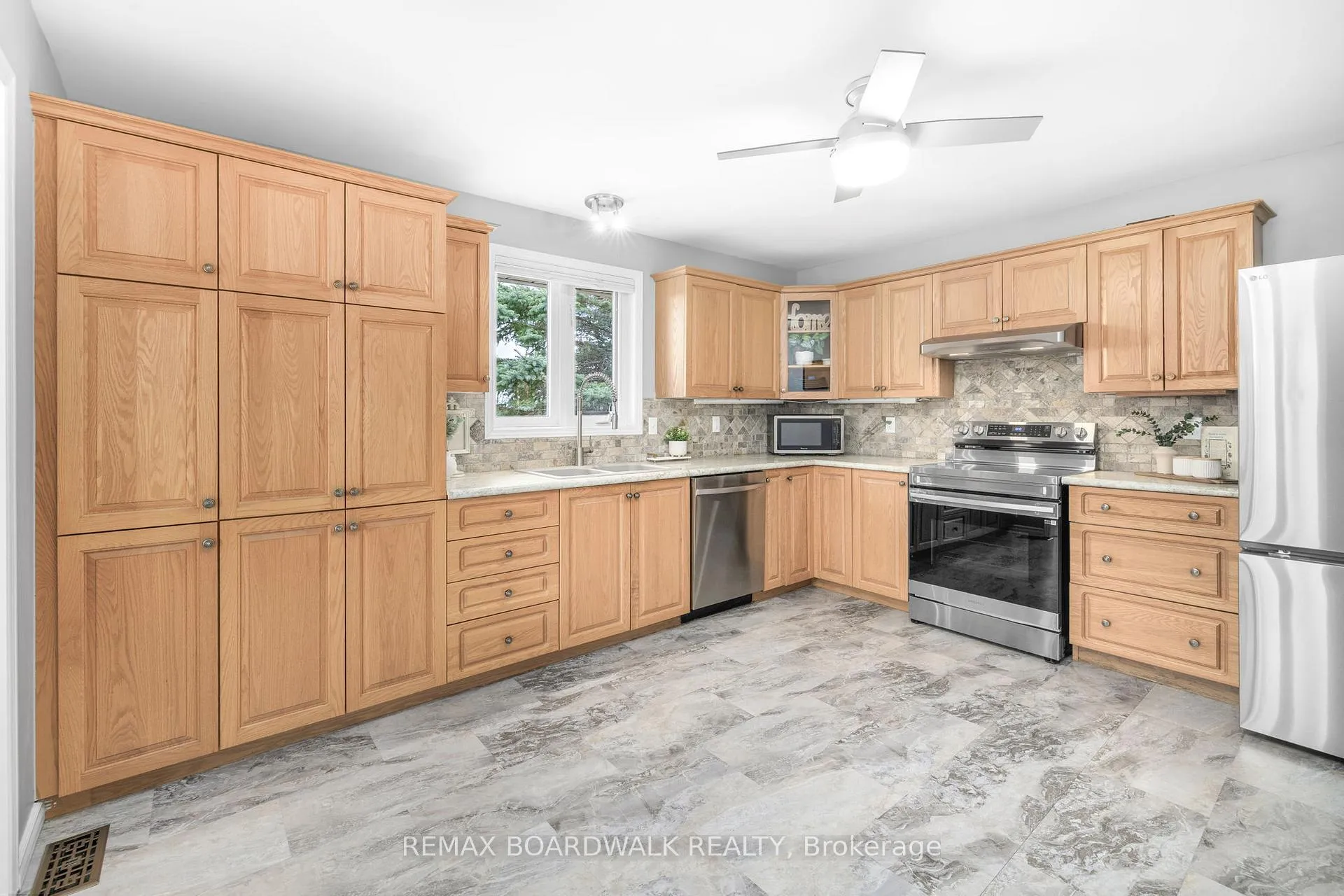 Photo 17 of 14 Davis Lane, Rideau Lakes, Rideau Lakes (South Elmsley) Twp — HOMEH