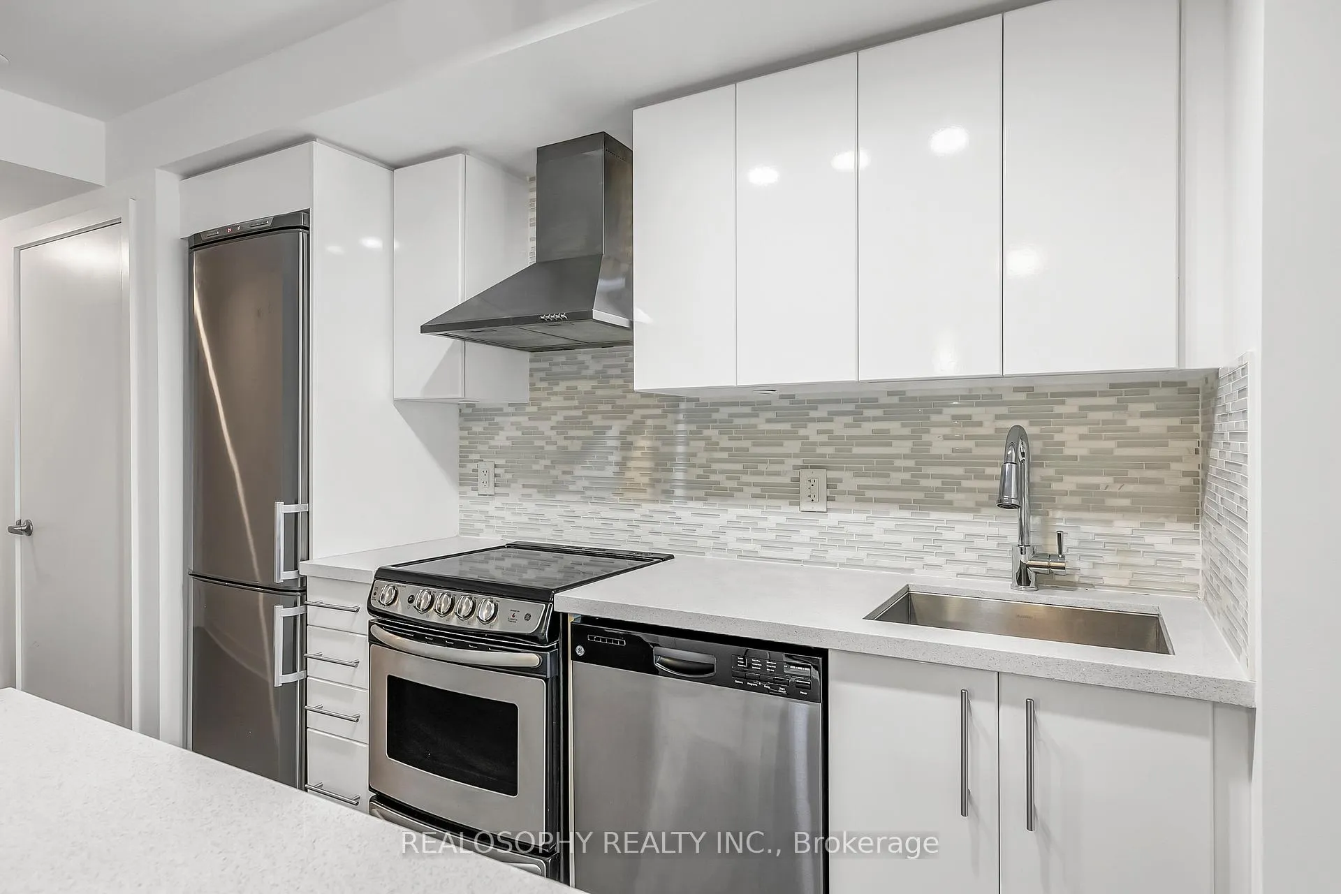 Photo 4 of Unit 506, 58 Orchard View Boulevard, Toronto, Yonge-Eglinton — HOMEH